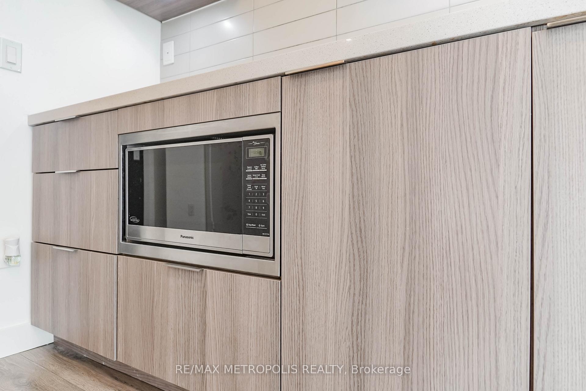 Photo 12 of Unit 1504, 8 Eglinton Avenue E, Toronto, Mount Pleasant West — HOMEH