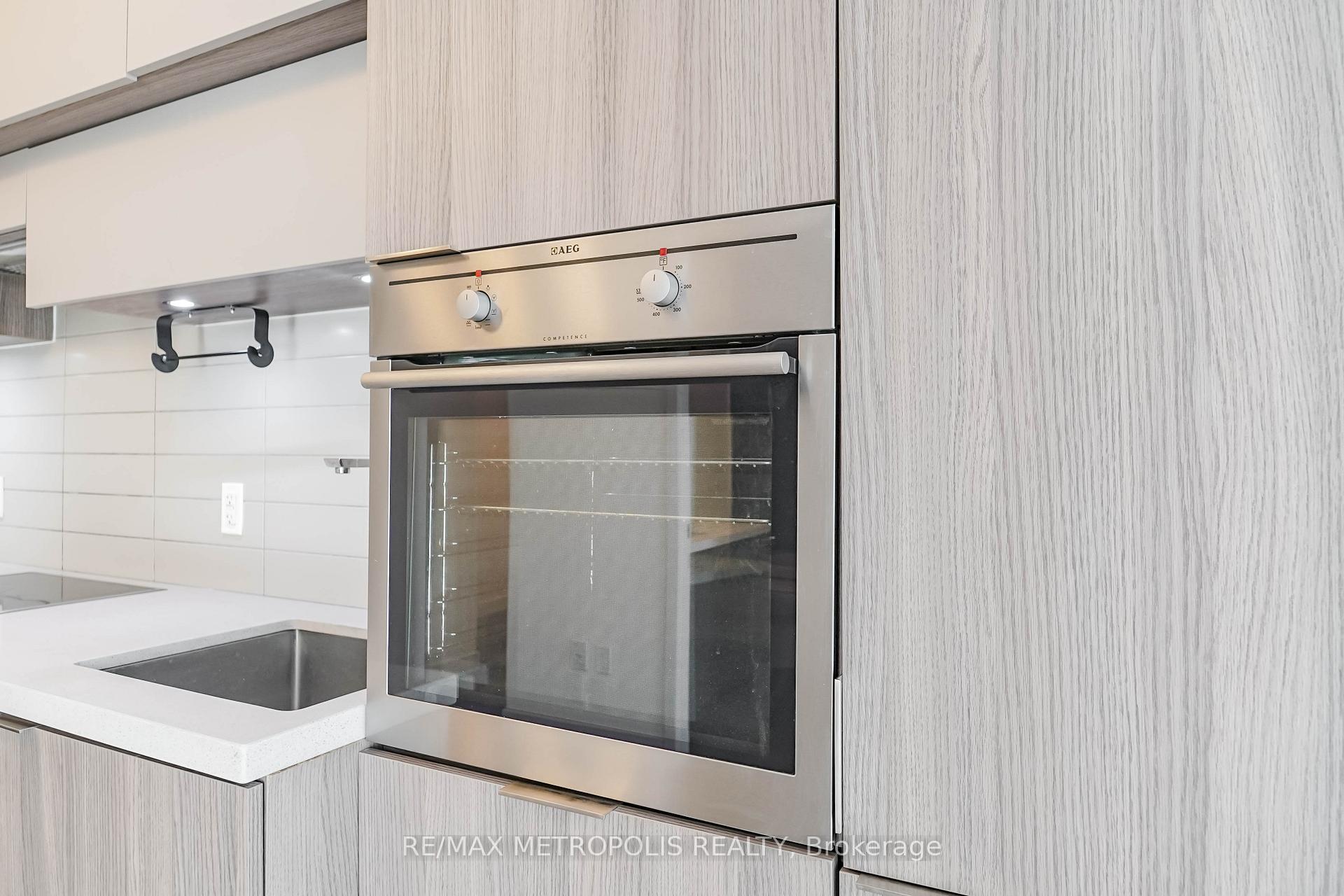 Photo 13 of Unit 1504, 8 Eglinton Avenue E, Toronto, Mount Pleasant West — HOMEH