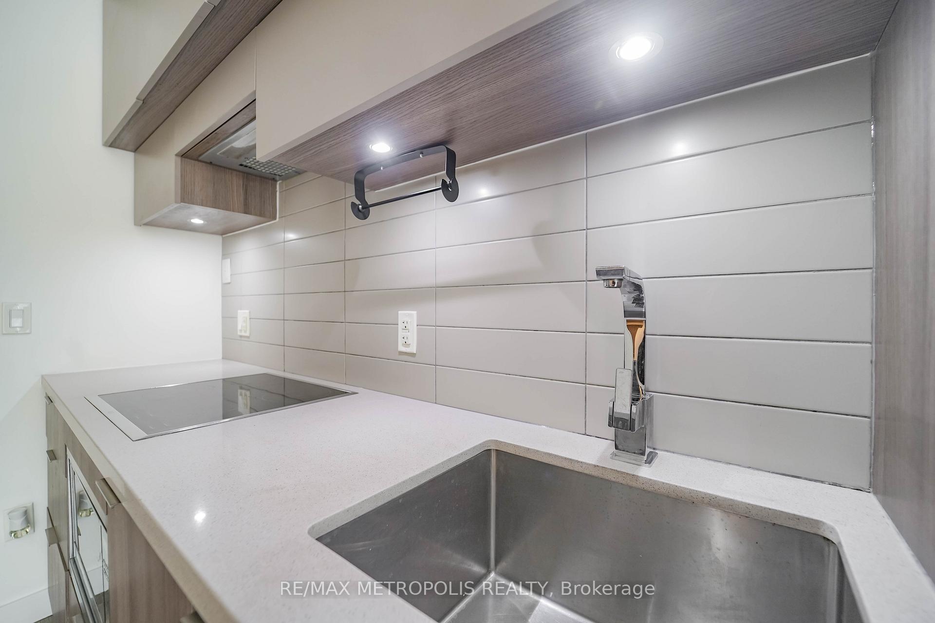 Photo 15 of Unit 1504, 8 Eglinton Avenue E, Toronto, Mount Pleasant West — HOMEH
