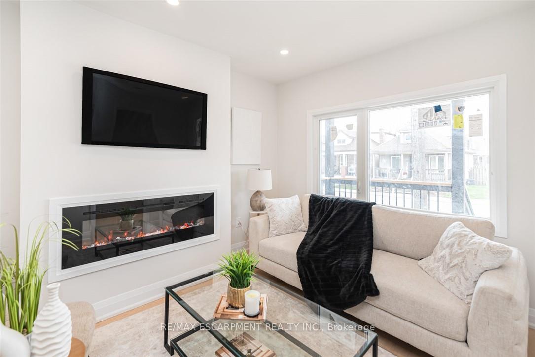 Photo 6 of 297 Britannia Avenue, Hamilton, Homeside — HOMEH