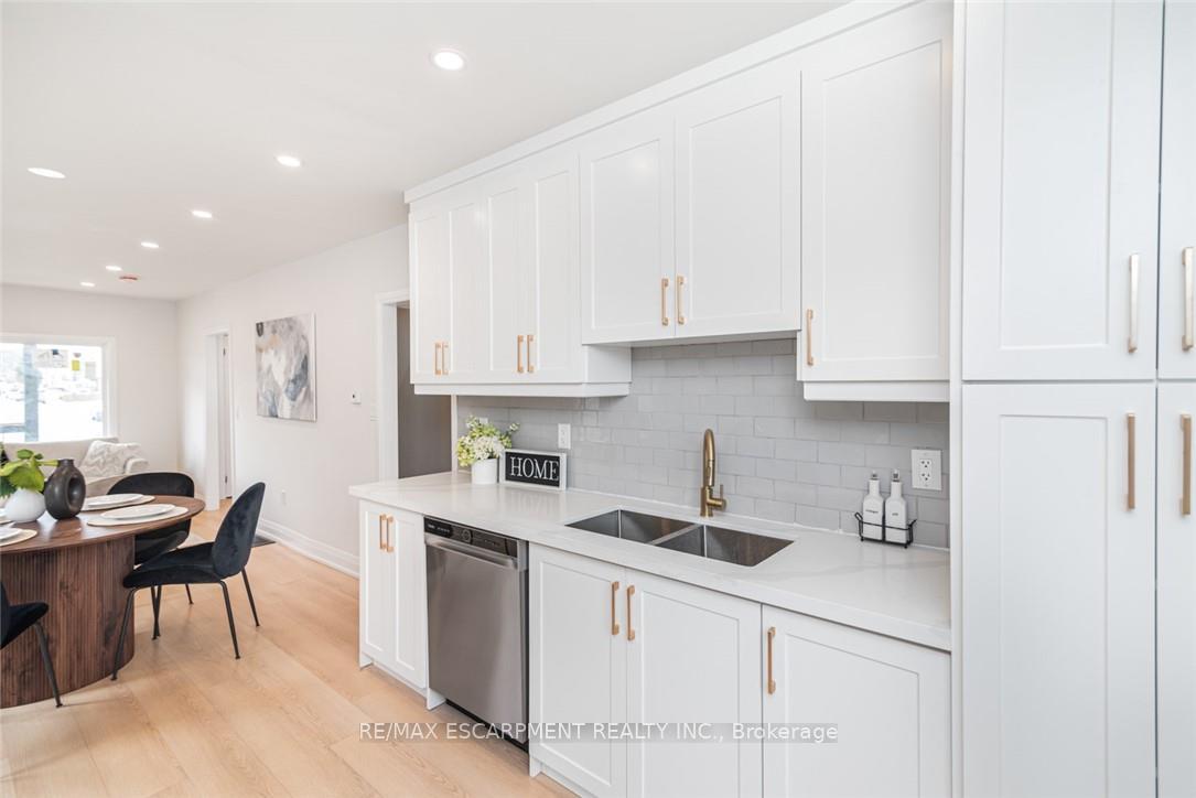 Photo 17 of 297 Britannia Avenue, Hamilton, Homeside — HOMEH