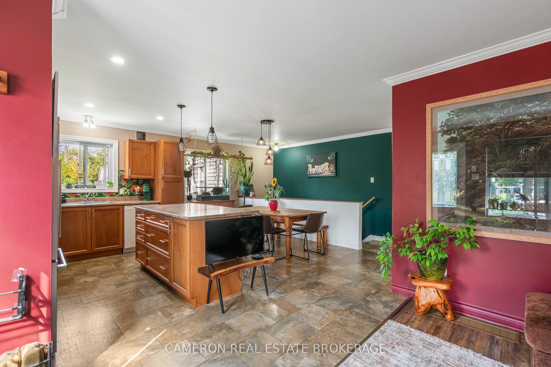 Photo 4 of 327 Clarke Avenue, Cornwall, Cornwall — HOMEH