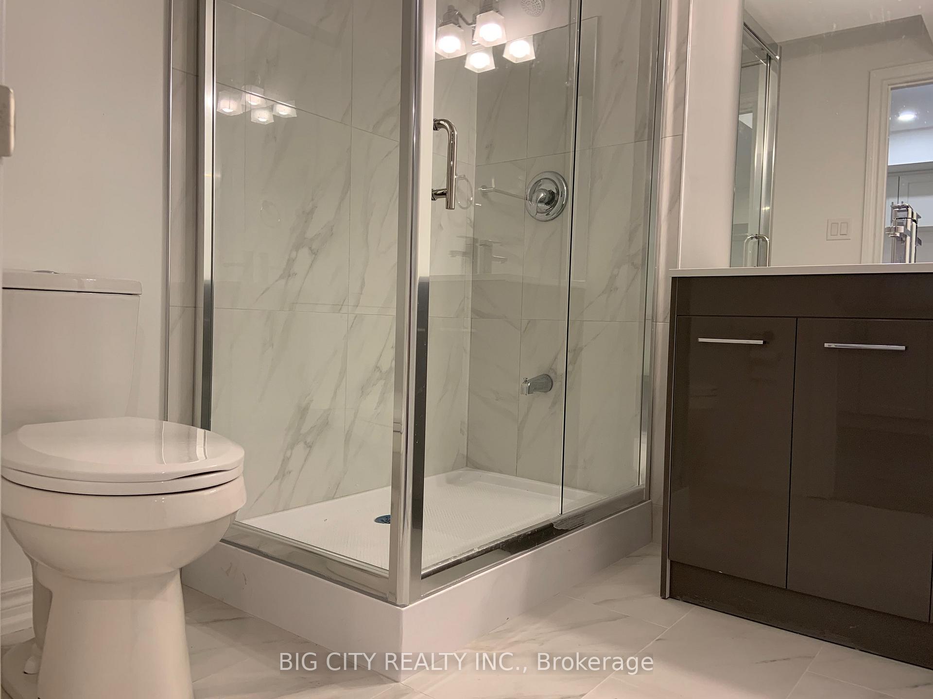 Photo 3 of 68 Drizzel Crescent, Richmond Hill, Oak Ridges — HOMEH