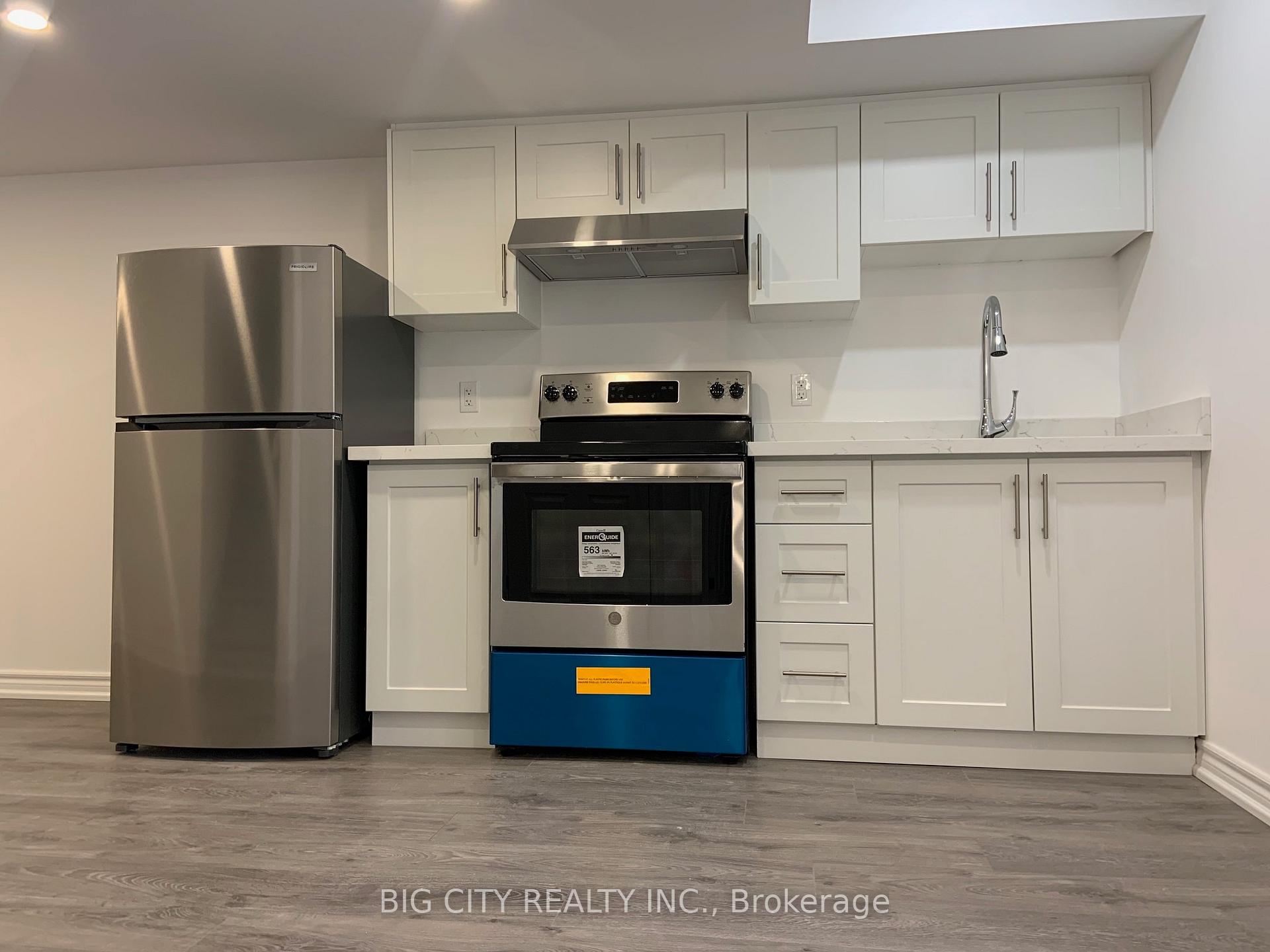 Photo 4 of 68 Drizzel Crescent, Richmond Hill, Oak Ridges — HOMEH