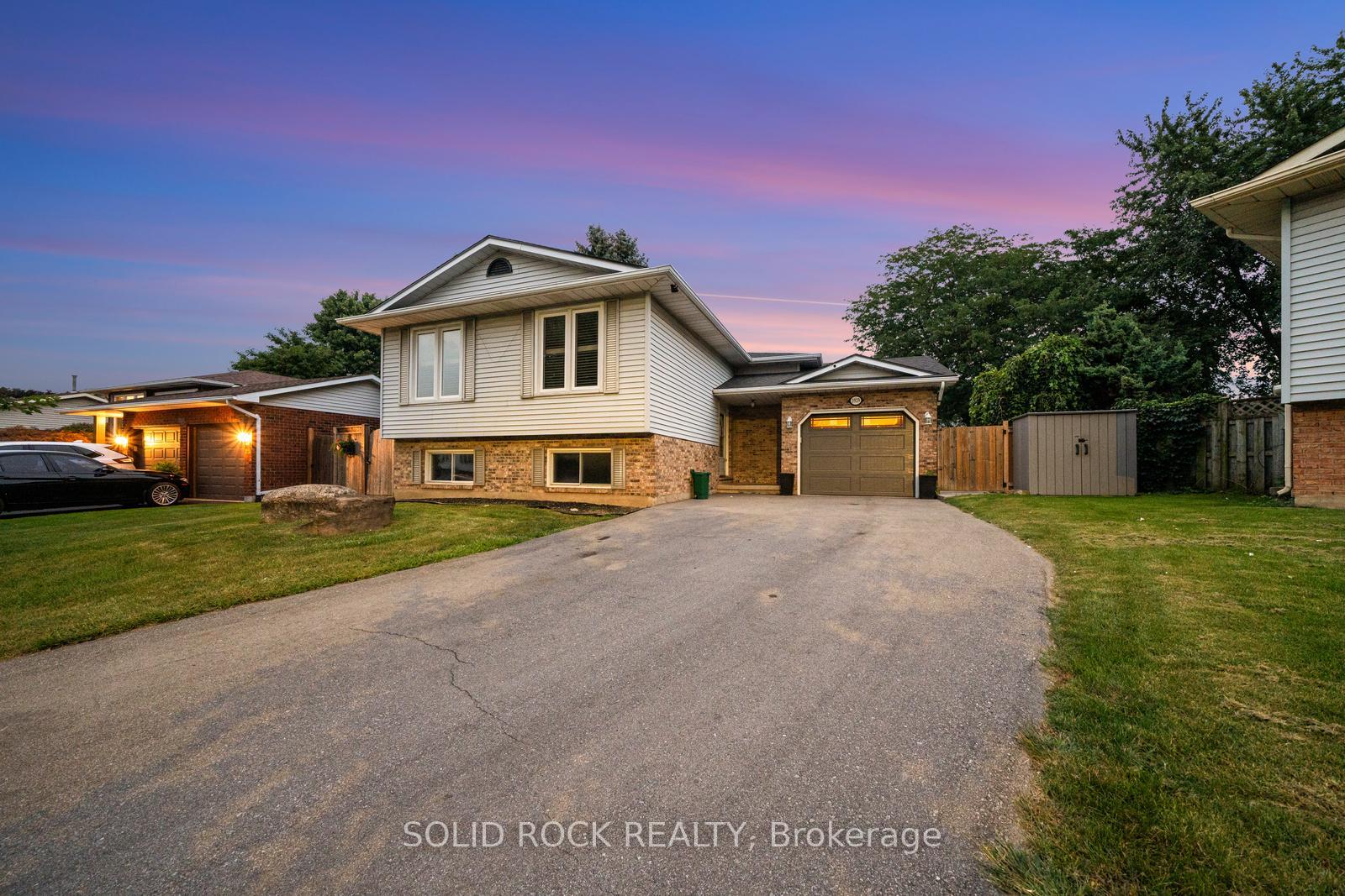 Photo 2 of 3929 Vineyard Crescent, Lincoln, Lincoln-Jordan/Vineland — HOMEH