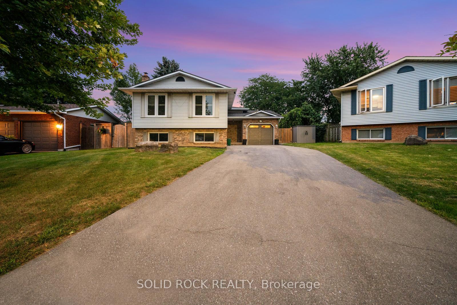 Photo 3 of 3929 Vineyard Crescent, Lincoln, Lincoln-Jordan/Vineland — HOMEH