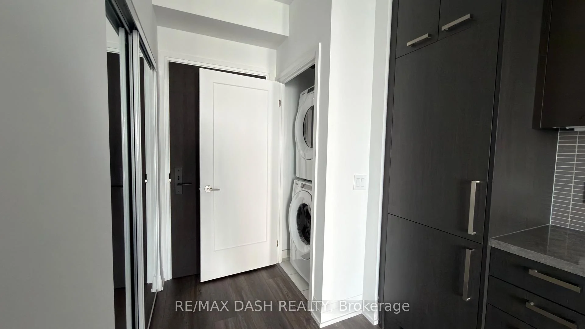 Photo 10 of Unit 3710, 20 Soudan Avenue, Toronto, Mount Pleasant West — HOMEH