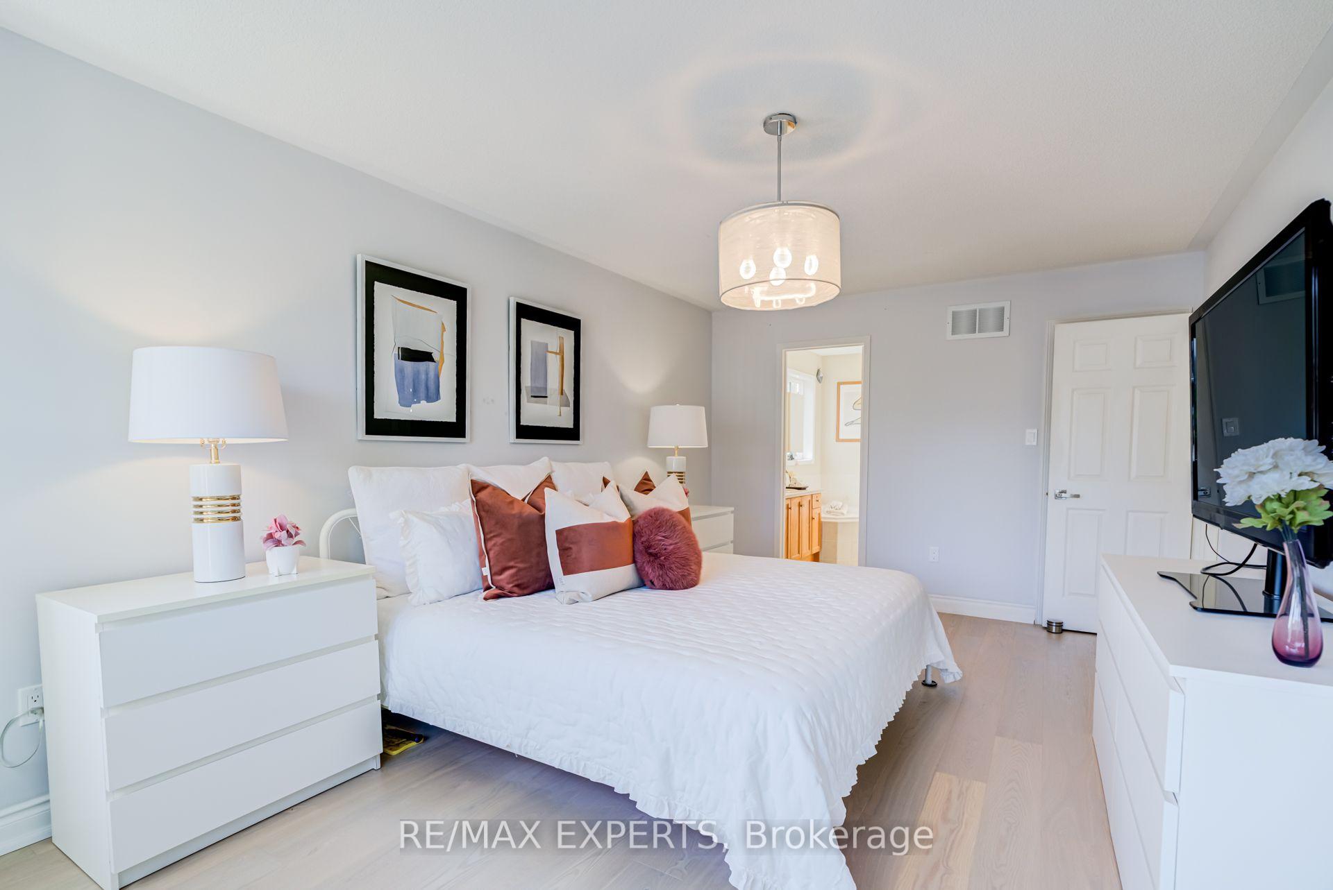 Photo 20 of 45 Naughton Drive, Richmond Hill, Westbrook — HOMEH
