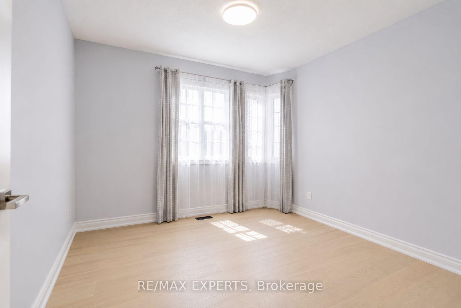 Photo 26 of 45 Naughton Drive, Richmond Hill, Westbrook — HOMEH