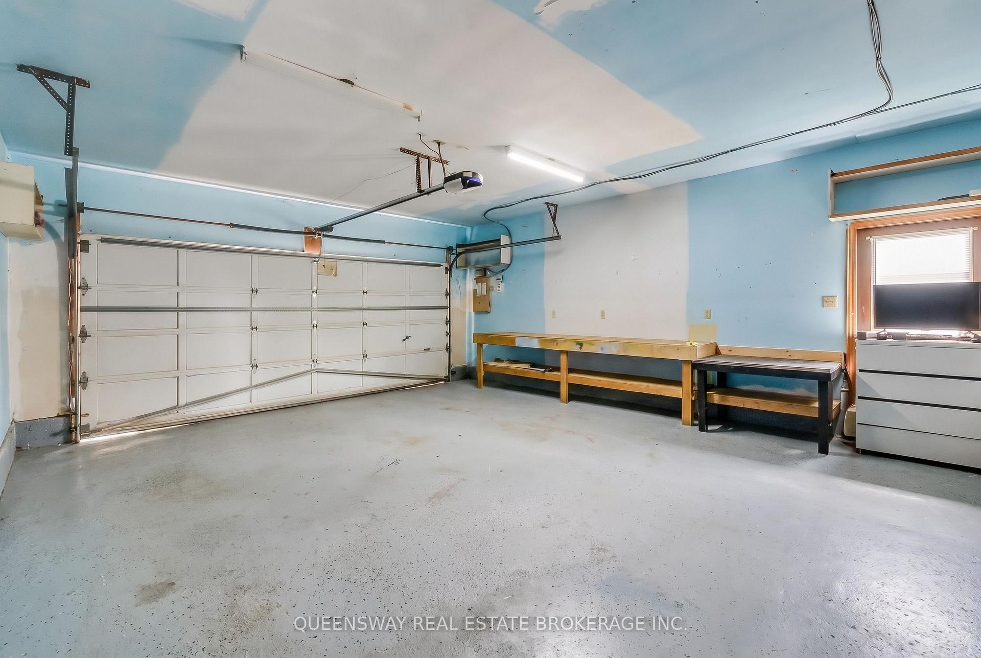 Photo 11 of 46 Greenwich Drive, Guelph, Willow West/Sugarbush/West Acres — HOMEH
