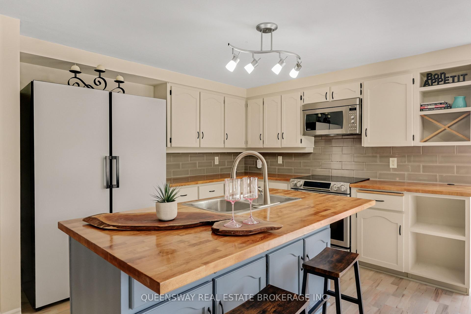 Photo 13 of 46 Greenwich Drive, Guelph, Willow West/Sugarbush/West Acres — HOMEH
