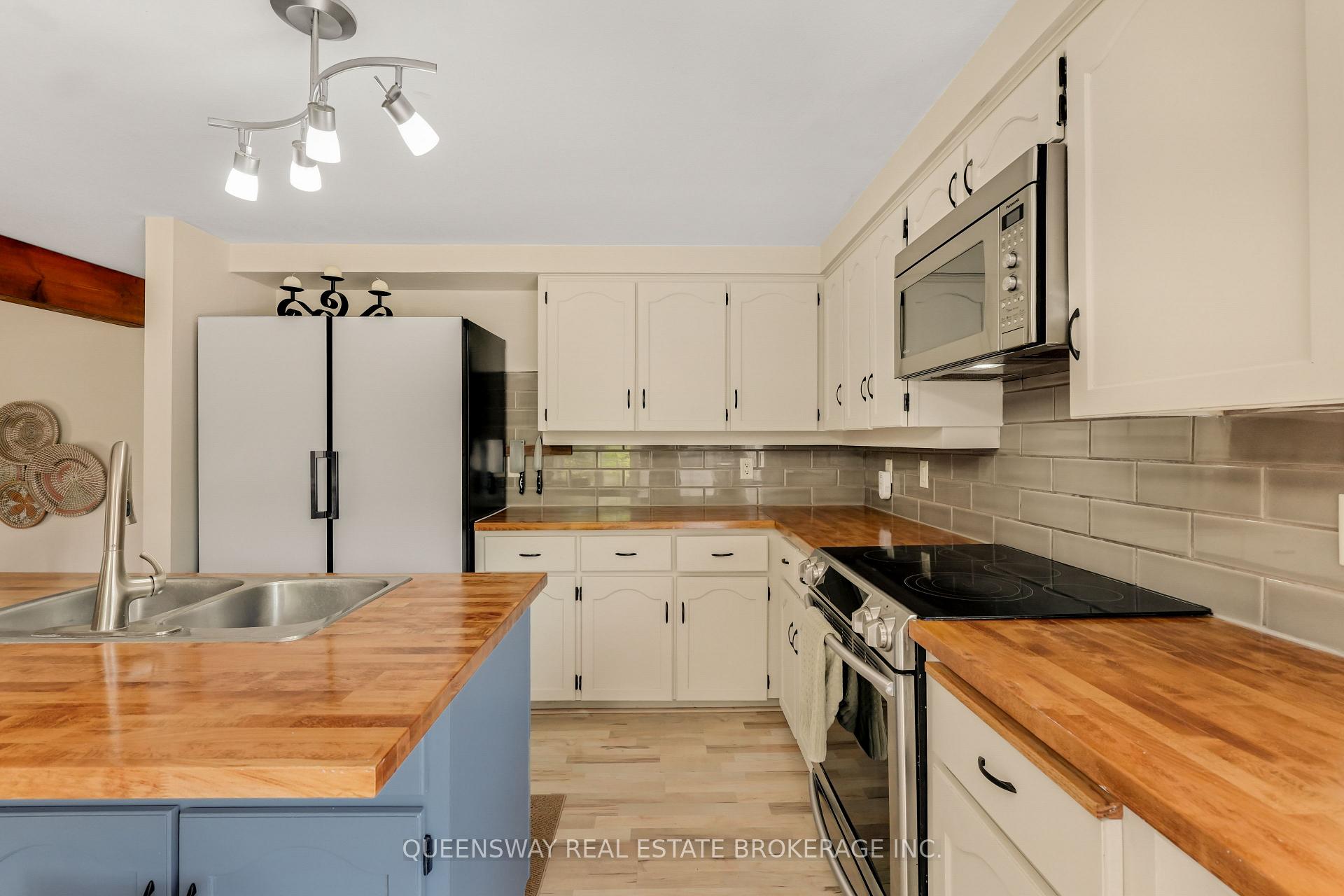 Photo 14 of 46 Greenwich Drive, Guelph, Willow West/Sugarbush/West Acres — HOMEH