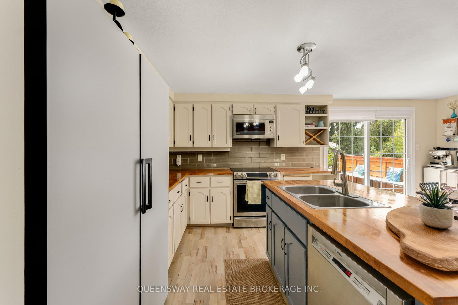 Photo 15 of 46 Greenwich Drive, Guelph, Willow West/Sugarbush/West Acres — HOMEH