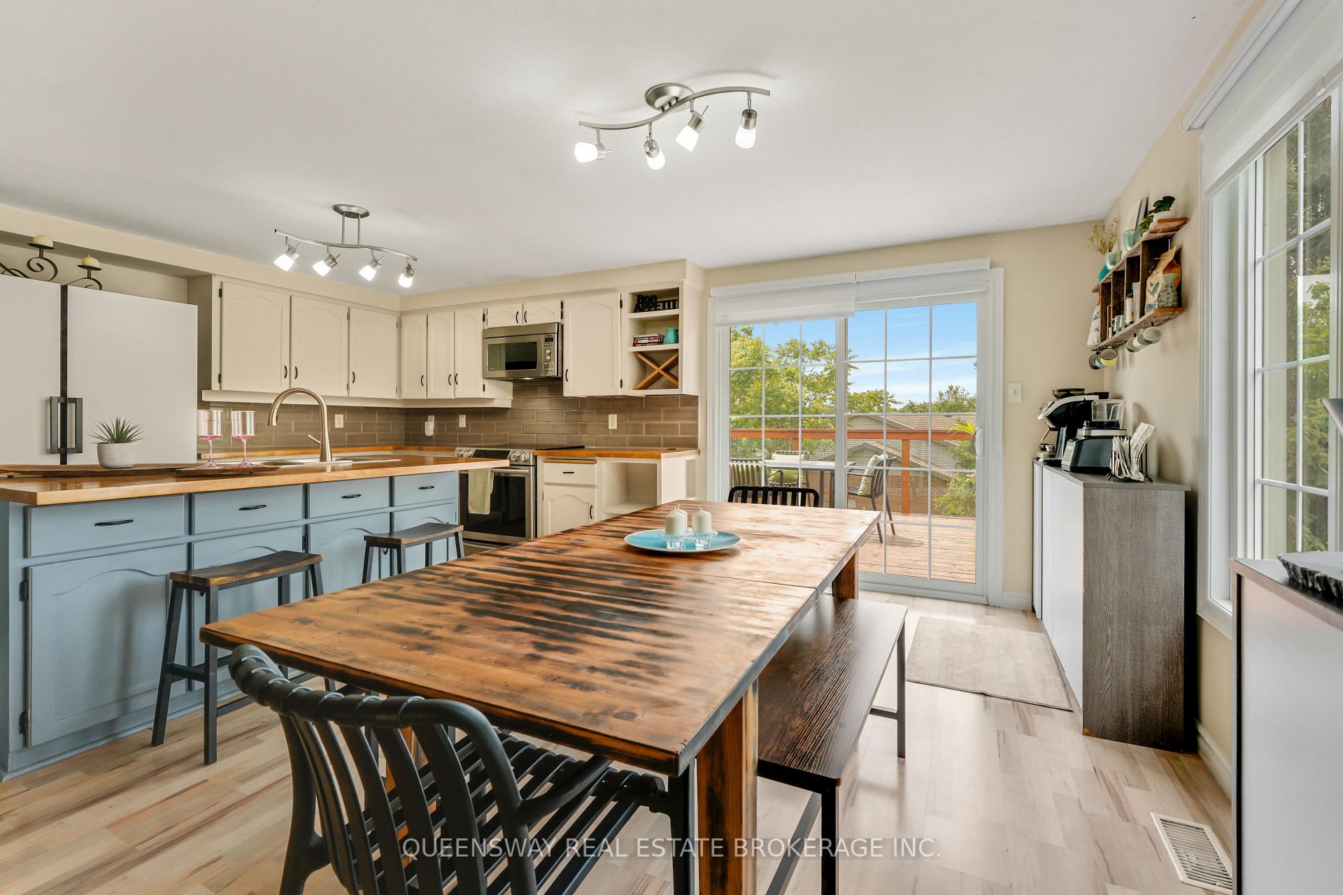 Photo 16 of 46 Greenwich Drive, Guelph, Willow West/Sugarbush/West Acres — HOMEH