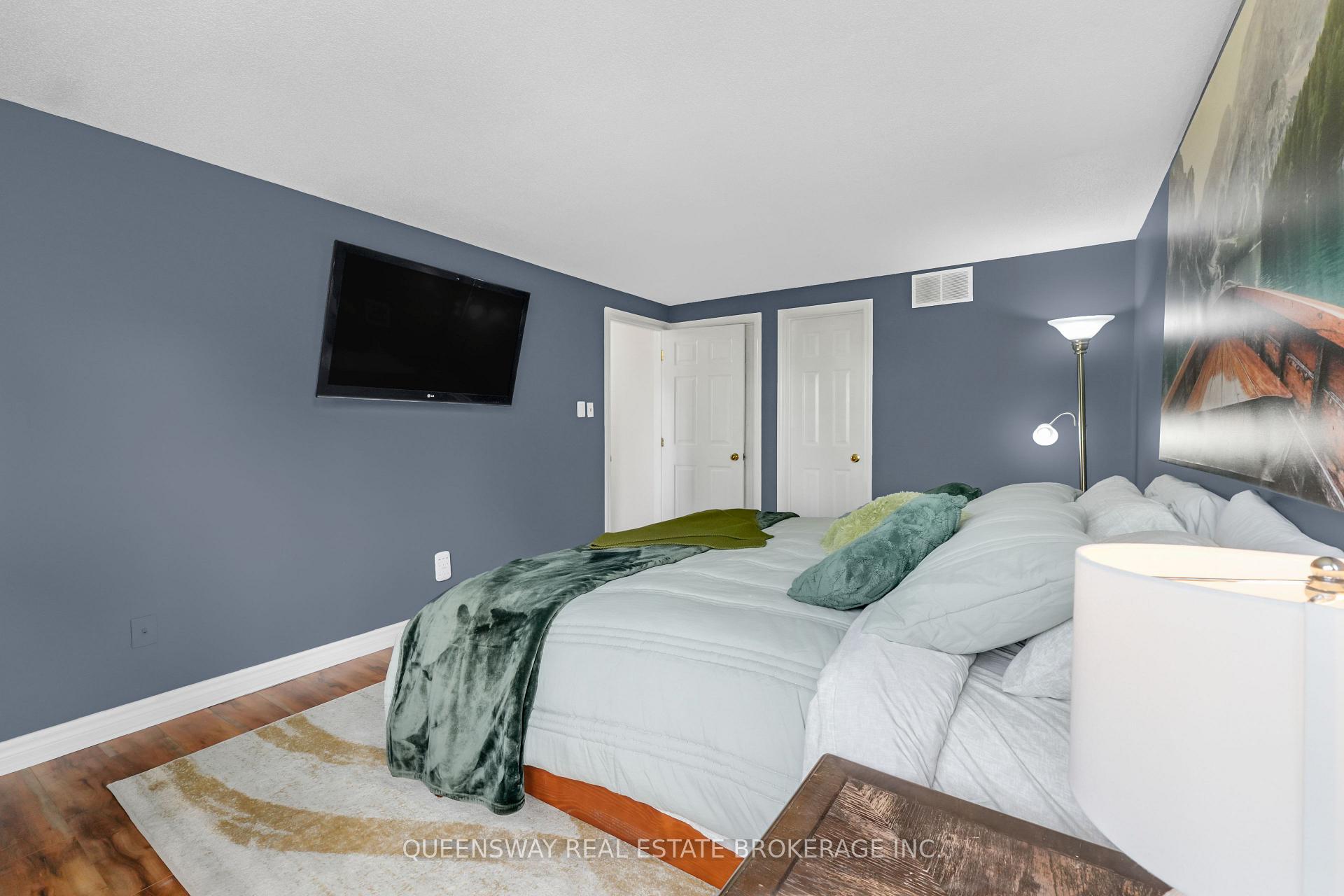 Photo 21 of 46 Greenwich Drive, Guelph, Willow West/Sugarbush/West Acres — HOMEH