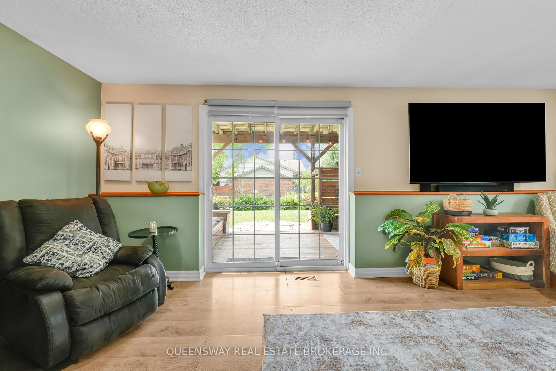 Photo 29 of 46 Greenwich Drive, Guelph, Willow West/Sugarbush/West Acres — HOMEH