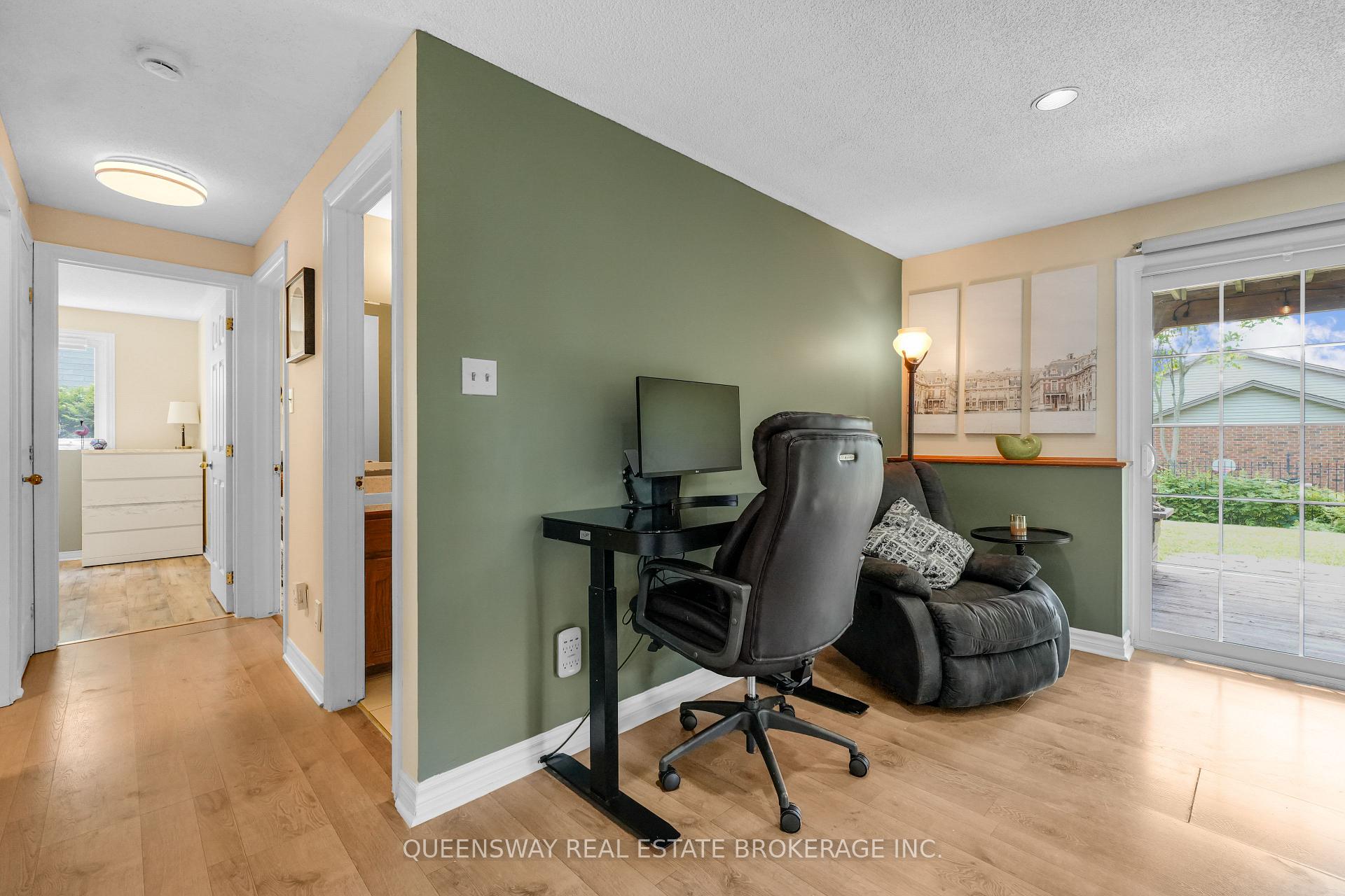 Photo 30 of 46 Greenwich Drive, Guelph, Willow West/Sugarbush/West Acres — HOMEH