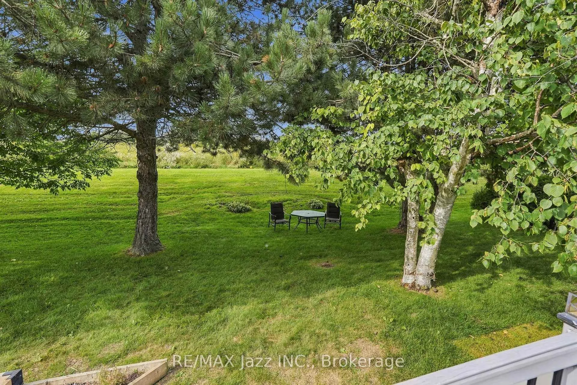 Photo 3 of 40 Wilmot Trail, Clarington, Bowmanville — HOMEH