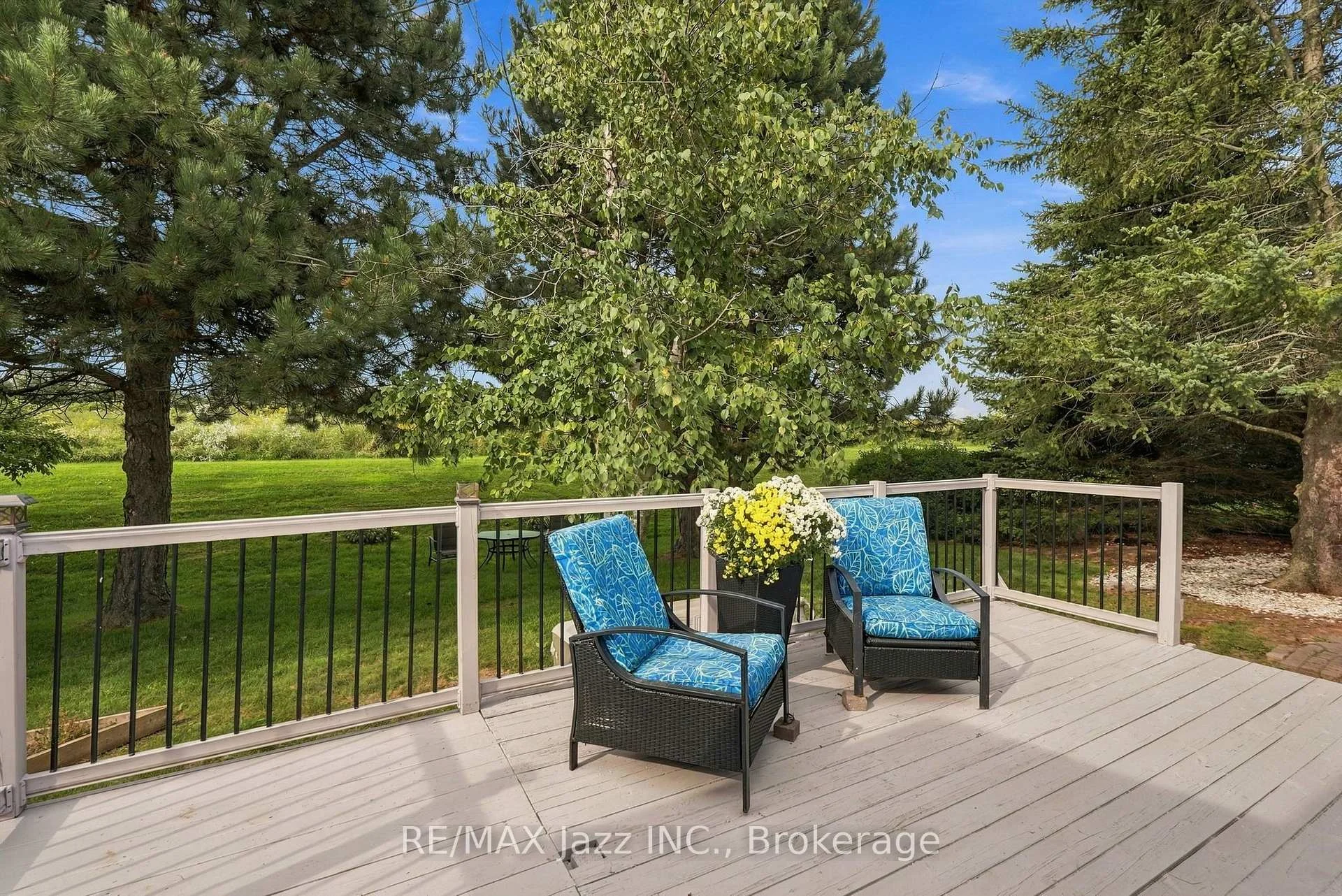 Photo 4 of 40 Wilmot Trail, Clarington, Bowmanville — HOMEH