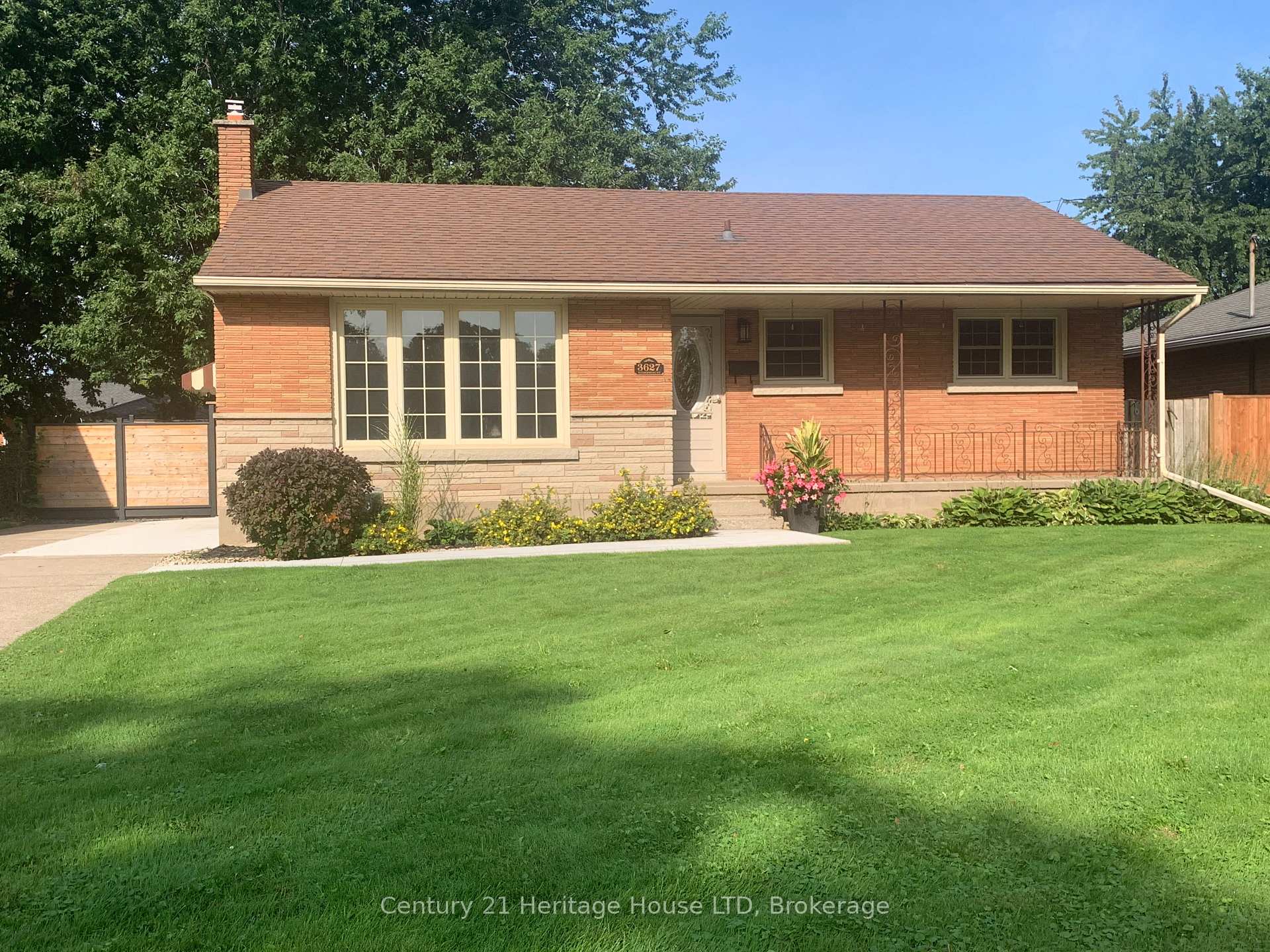 Photo 4 of 3627 Windermere Road, Niagara Falls, Stamford — HOMEH