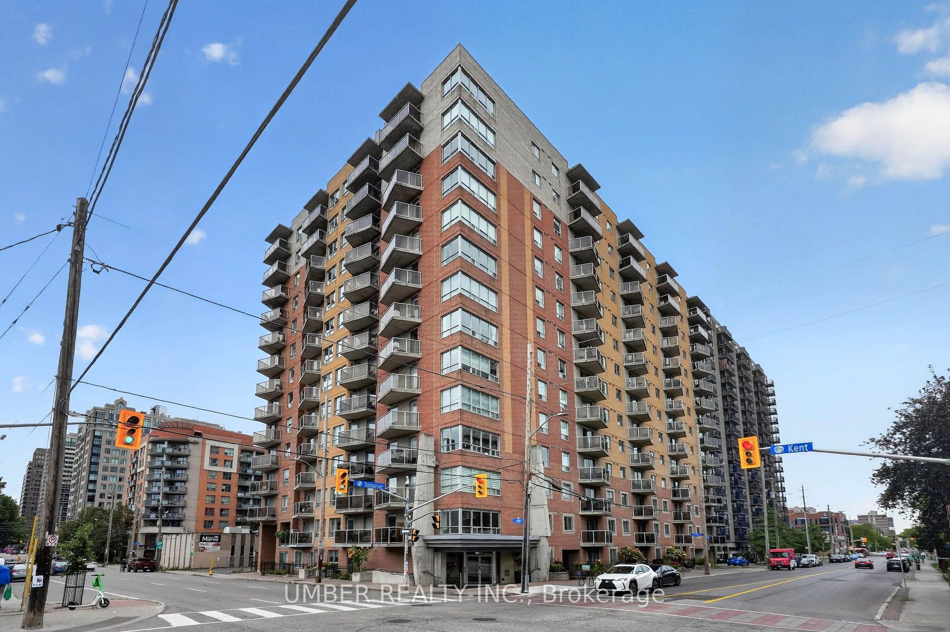Front of Unit 410, 429 Somerset Street W