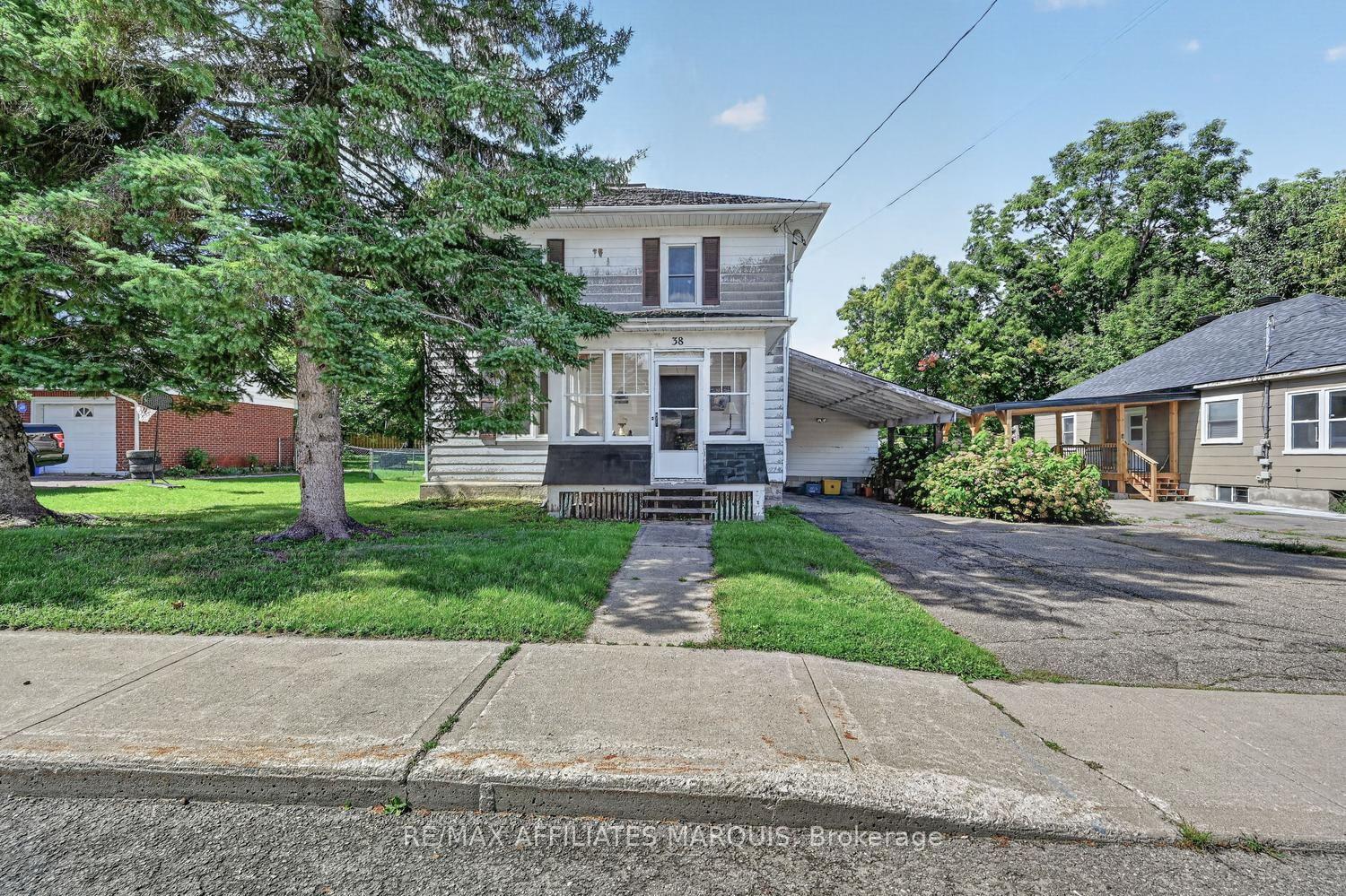 Photo 3 of 38 Abel Street, Smiths Falls, Smiths Falls — HOMEH