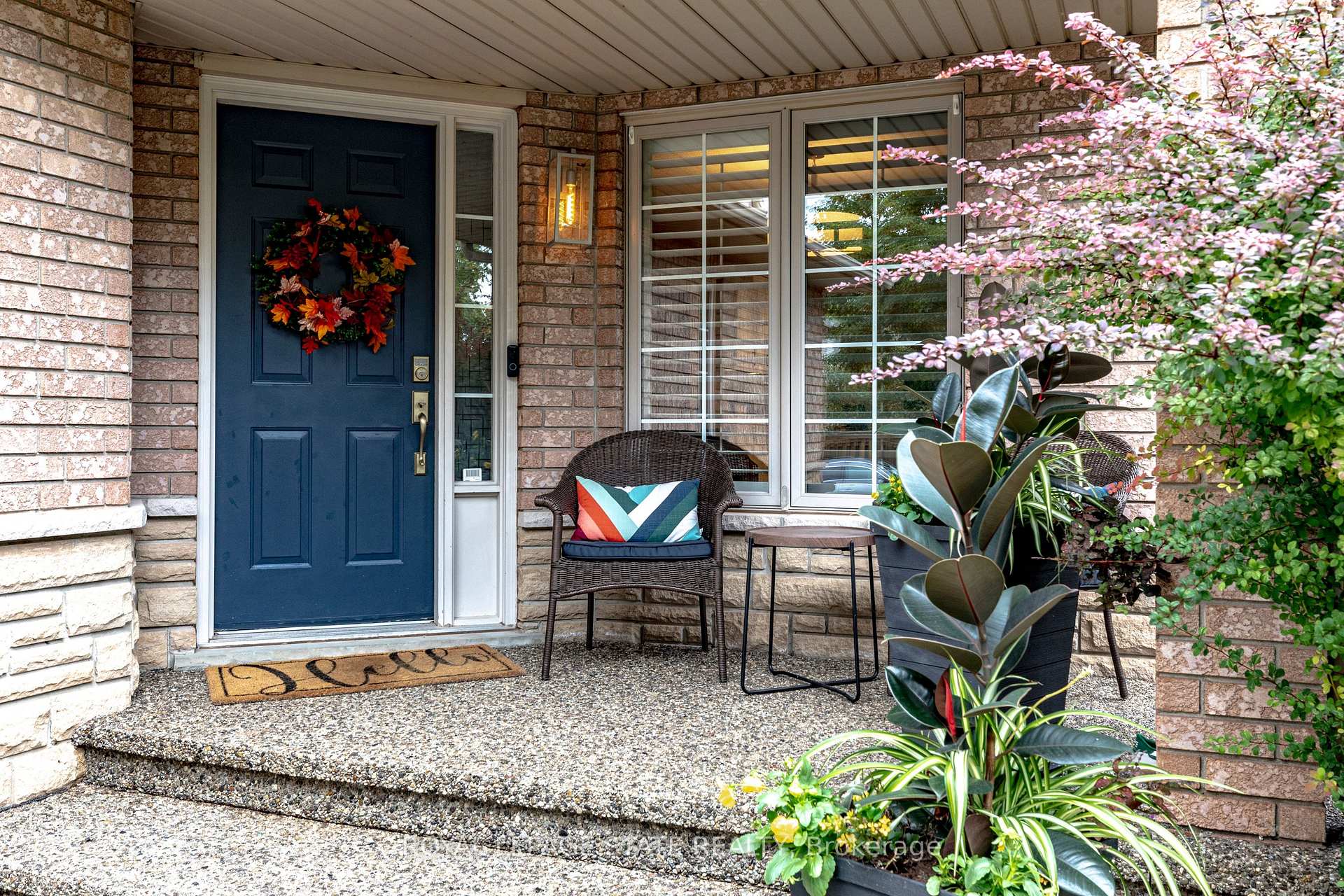 Photo 3 of 667 Sandcherry Drive, Burlington, Bayview — HOMEH
