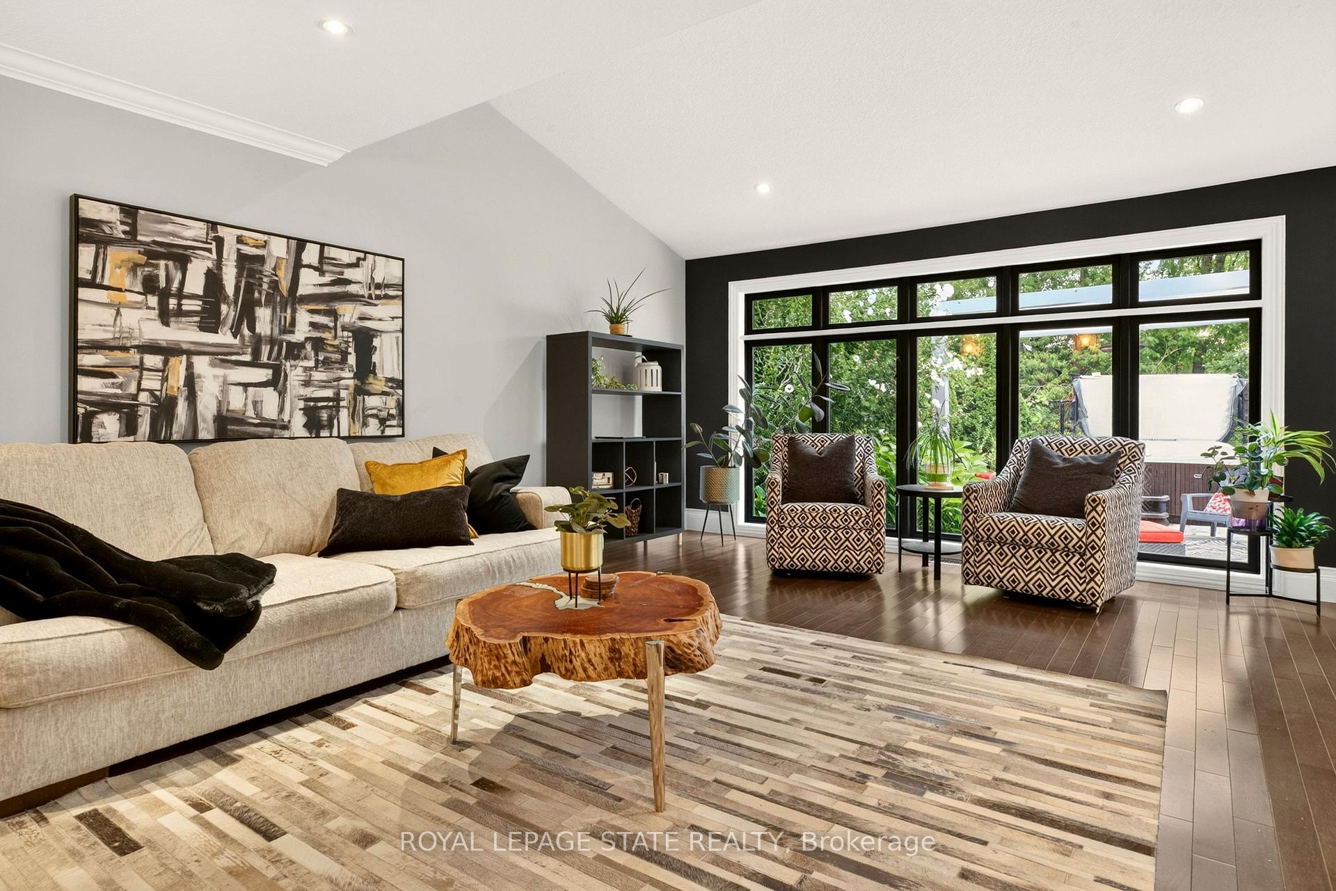 Photo 8 of 667 Sandcherry Drive, Burlington, Bayview — HOMEH