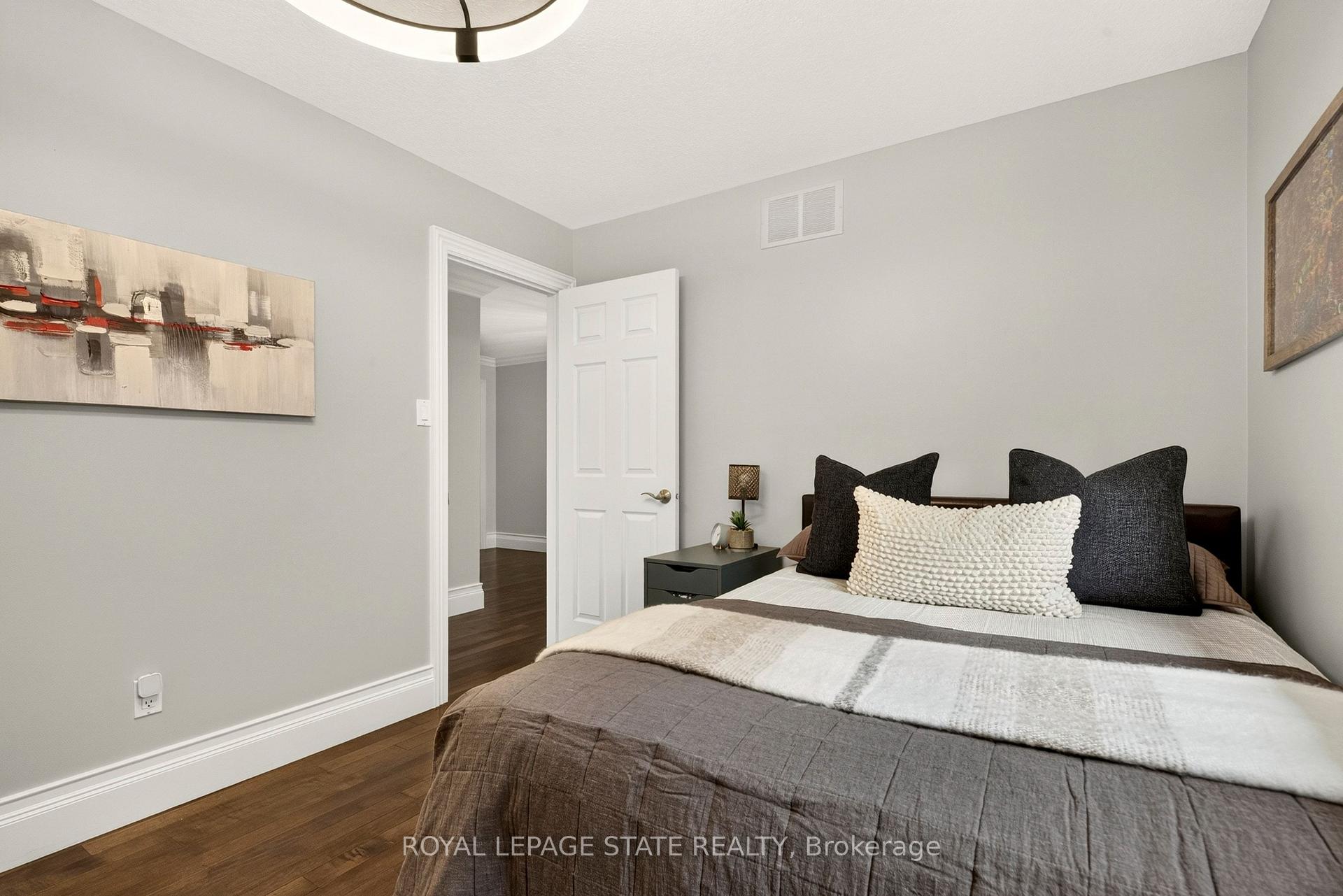Photo 32 of 667 Sandcherry Drive, Burlington, Bayview — HOMEH