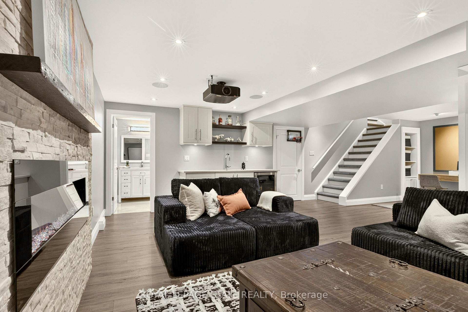 Photo 36 of 667 Sandcherry Drive, Burlington, Bayview — HOMEH