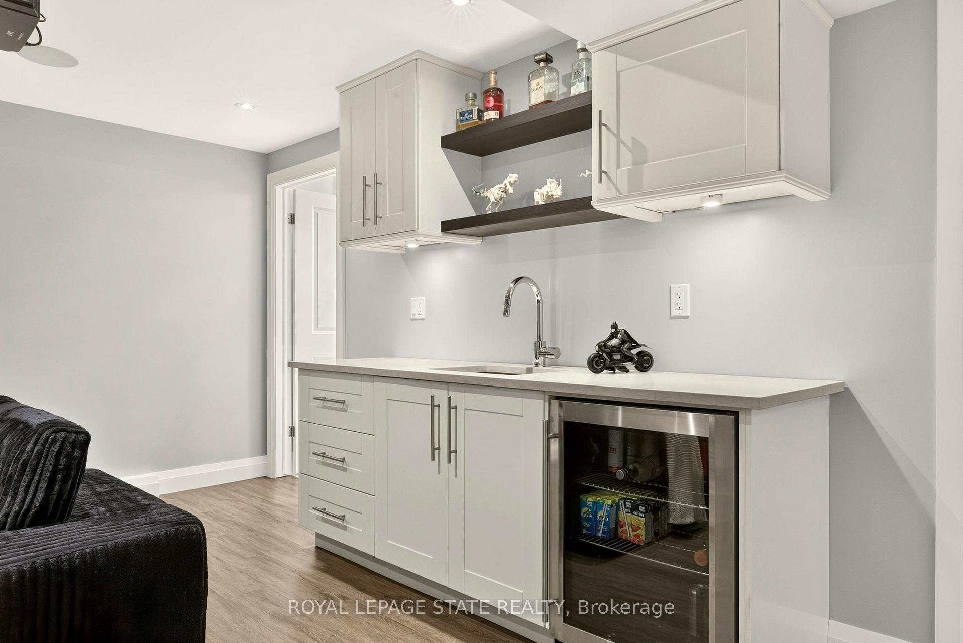 Photo 39 of 667 Sandcherry Drive, Burlington, Bayview — HOMEH