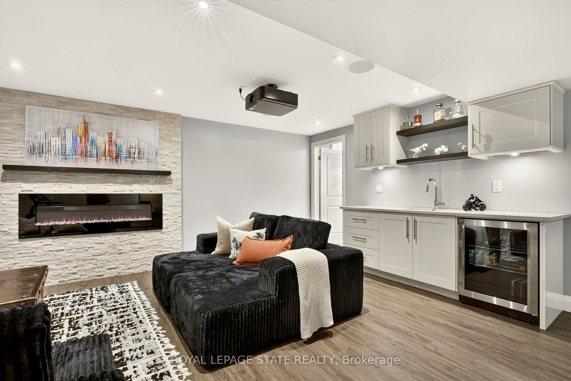 Photo 40 of 667 Sandcherry Drive, Burlington, Bayview — HOMEH