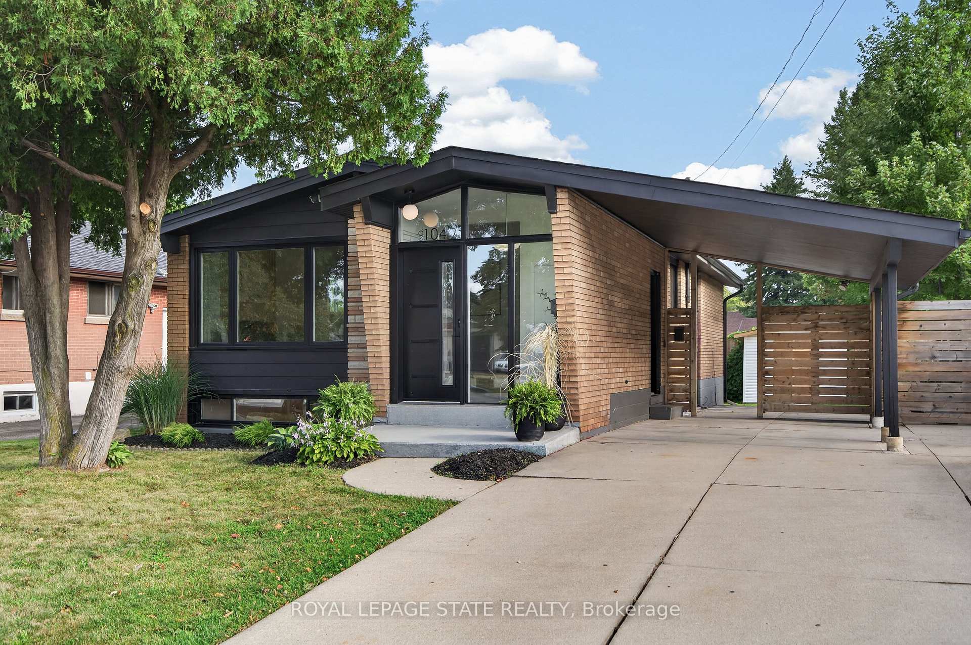 Photo 1 of 104 Sanatorium Road, Hamilton, Buchanan — HOMEH