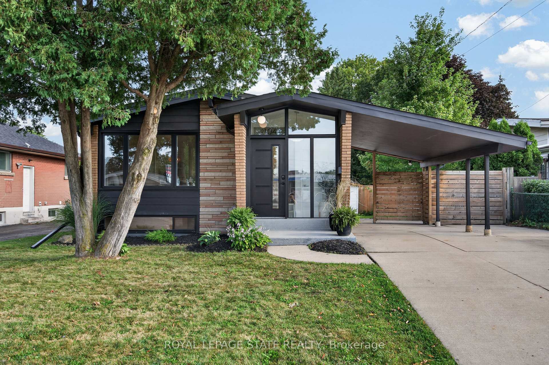 Photo 2 of 104 Sanatorium Road, Hamilton, Buchanan — HOMEH