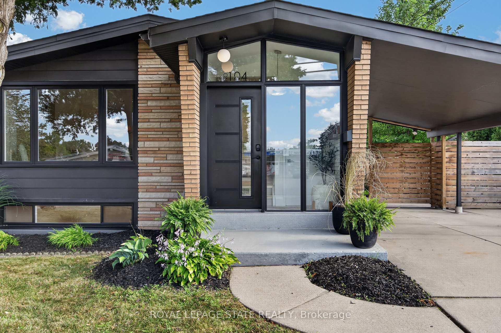 Photo 3 of 104 Sanatorium Road, Hamilton, Buchanan — HOMEH