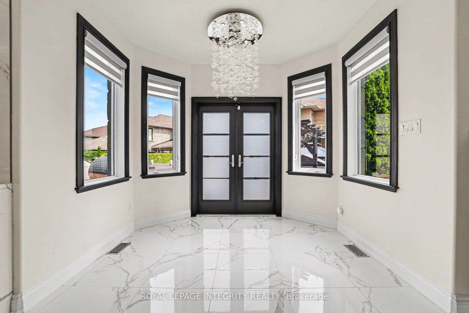 Photo 19 of 523 Kochar Drive, Ottawa, Mooneys Bay — HOMEH