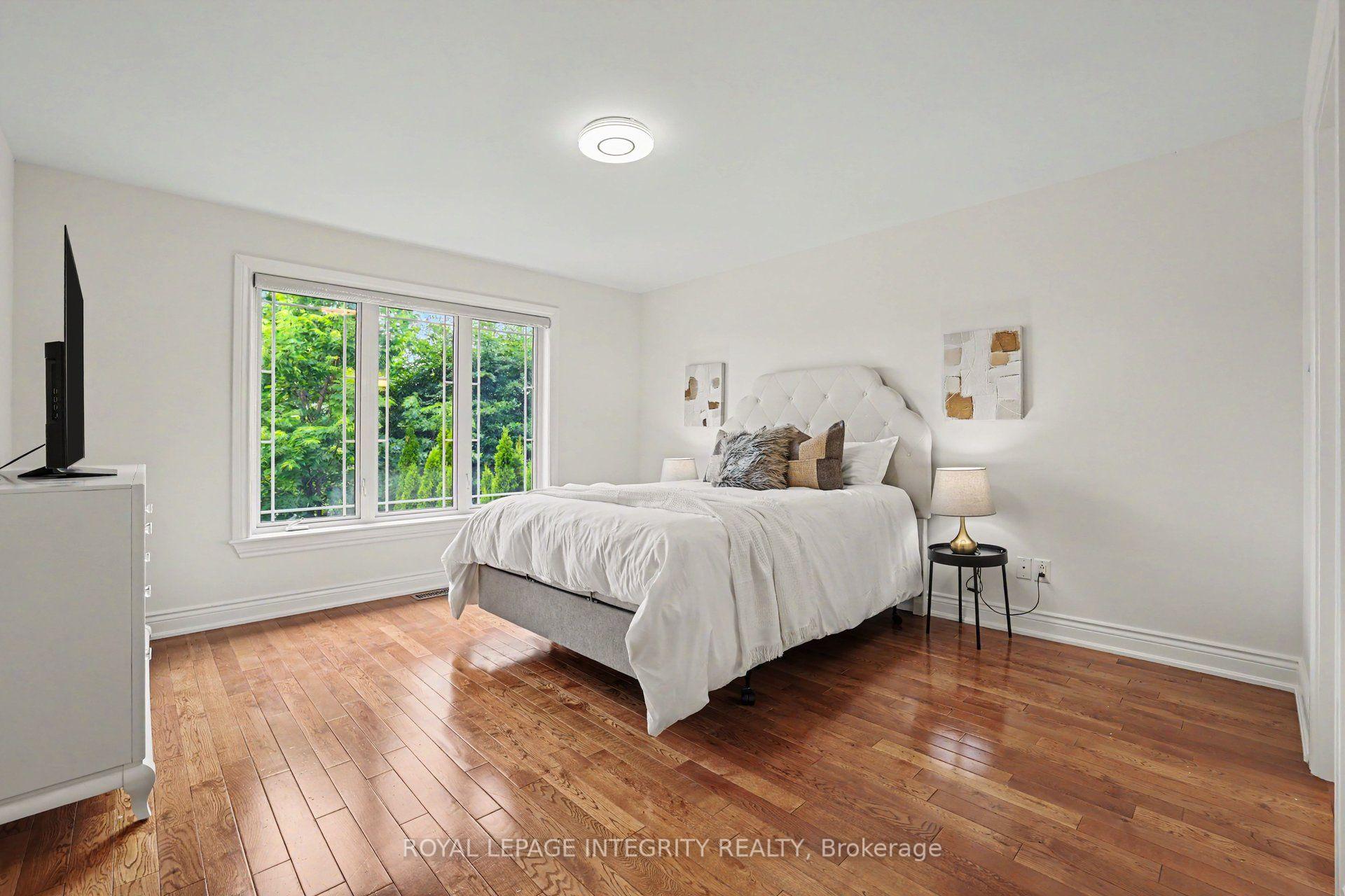 Photo 32 of 523 Kochar Drive, Ottawa, Mooneys Bay — HOMEH