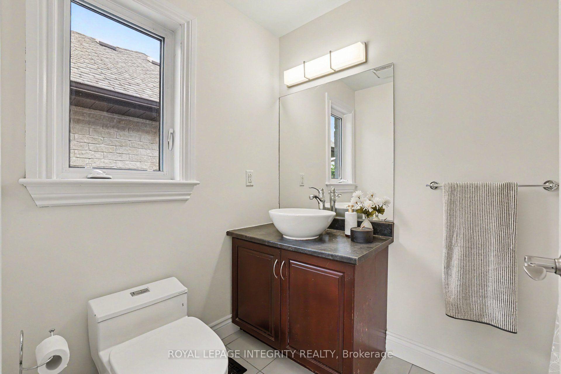 Photo 33 of 523 Kochar Drive, Ottawa, Mooneys Bay — HOMEH