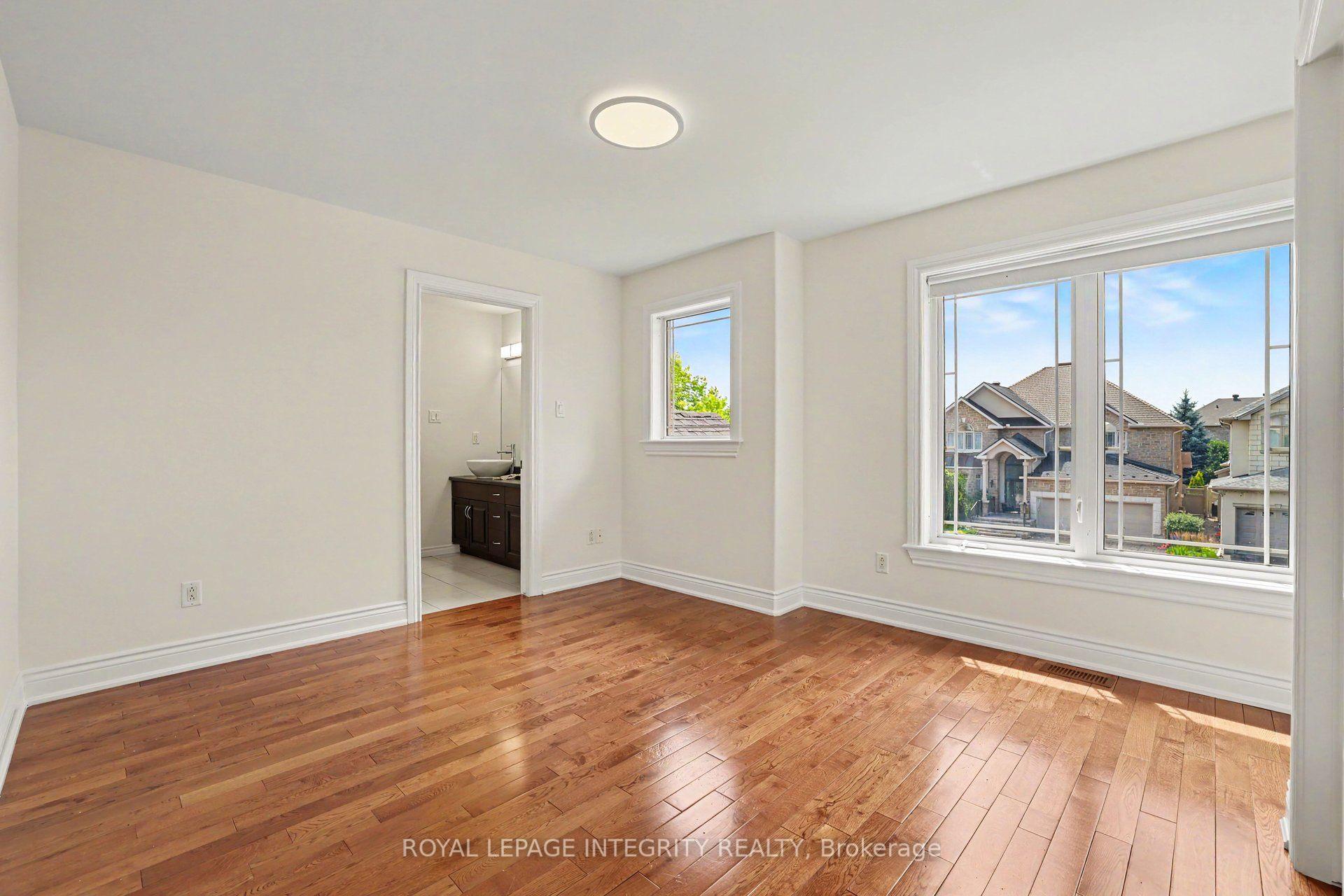 Photo 34 of 523 Kochar Drive, Ottawa, Mooneys Bay — HOMEH