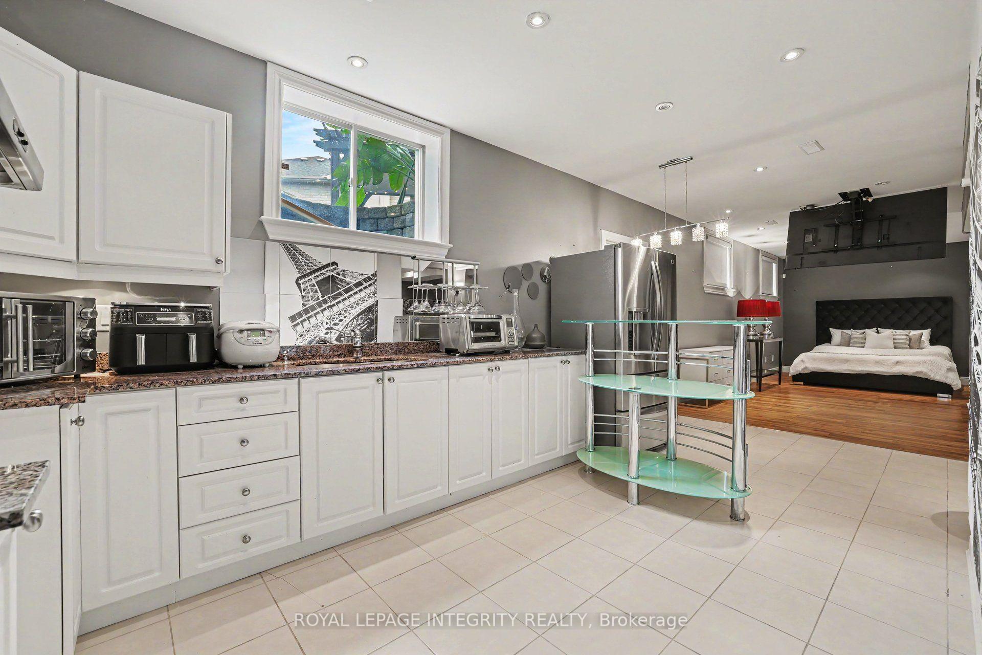 Photo 37 of 523 Kochar Drive, Ottawa, Mooneys Bay — HOMEH