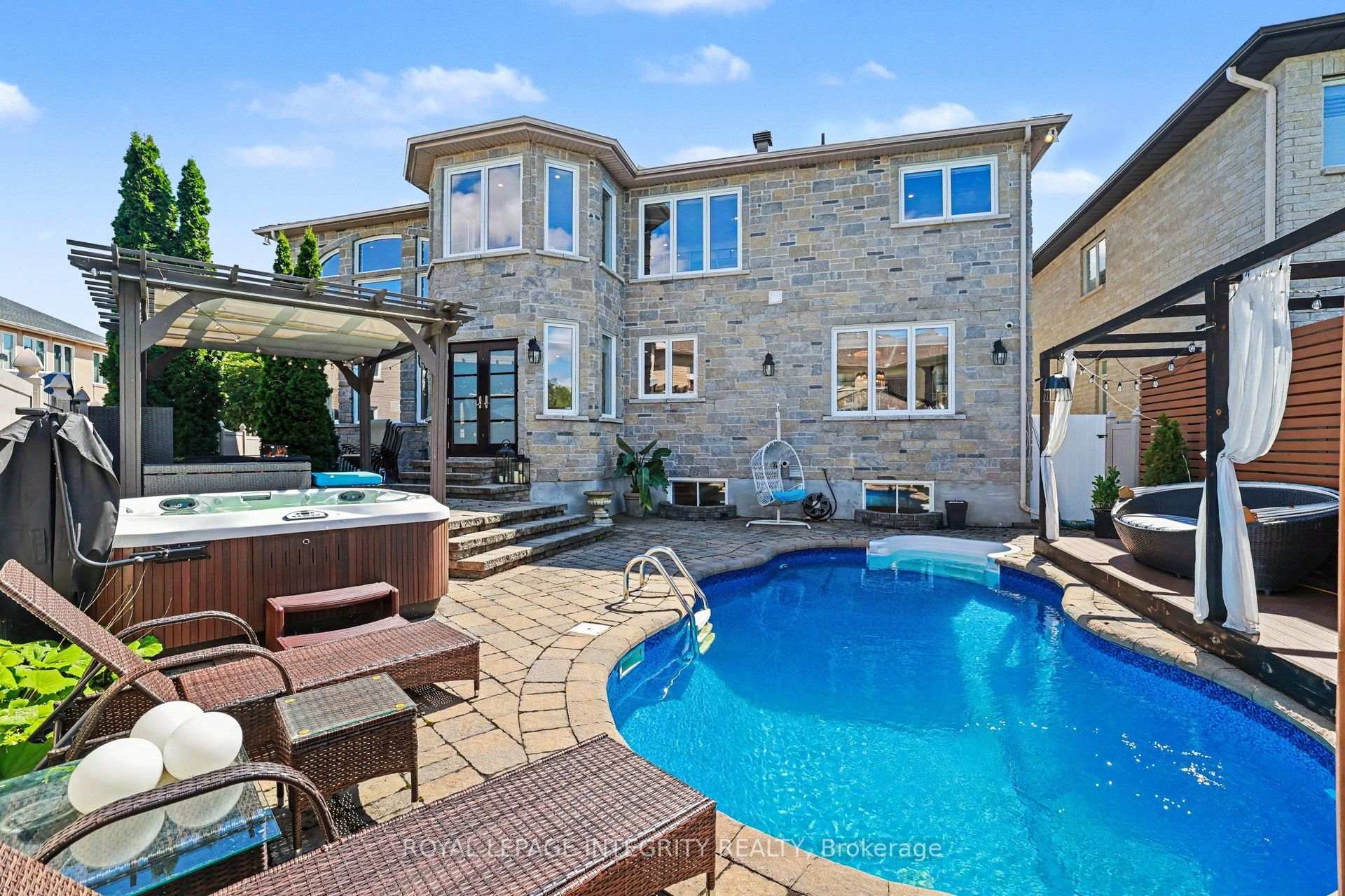 Photo 46 of 523 Kochar Drive, Ottawa, Mooneys Bay — HOMEH