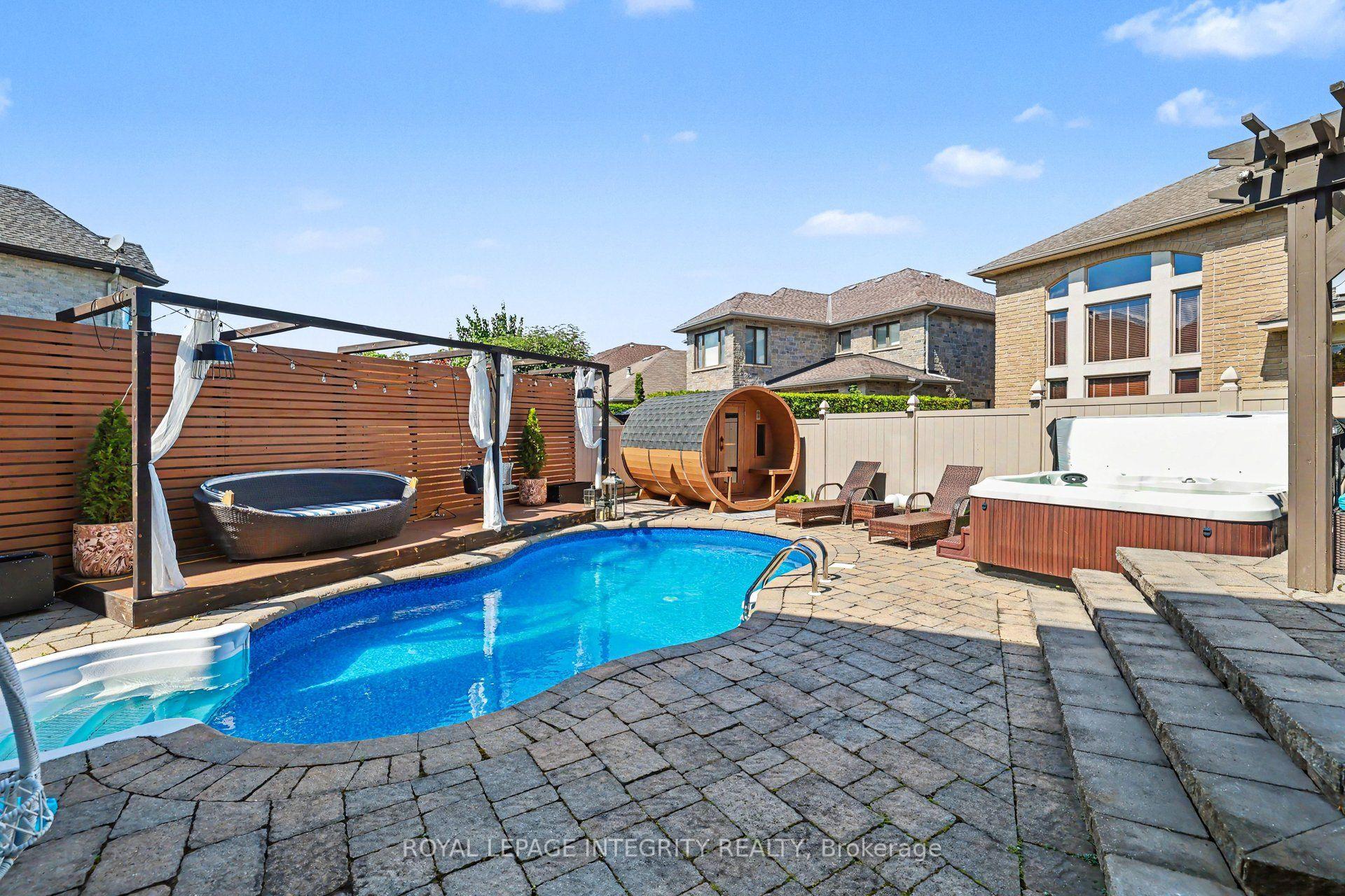 Photo 48 of 523 Kochar Drive, Ottawa, Mooneys Bay — HOMEH