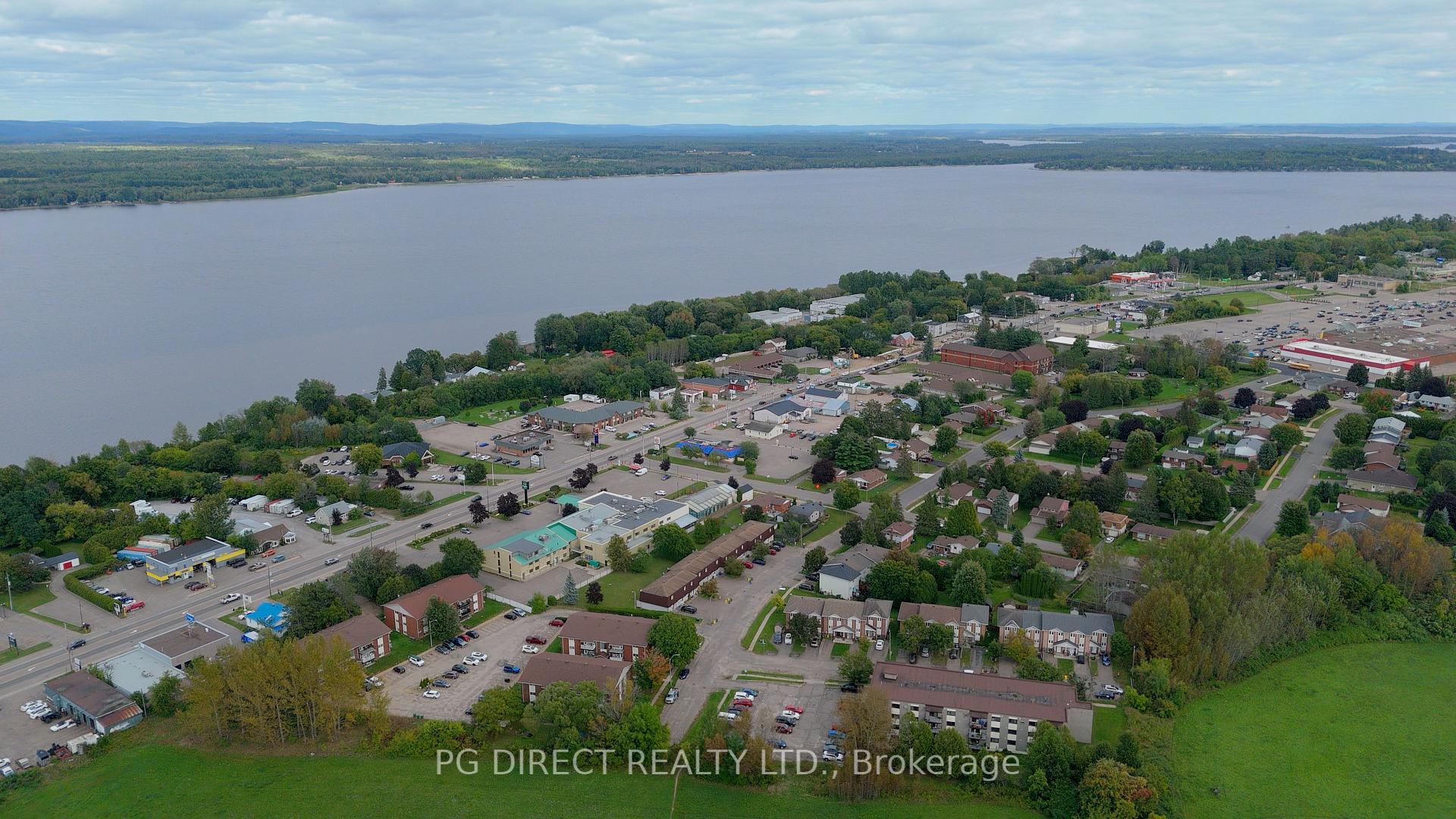 Photo 2 of 239 Willoughby Drive, Pembroke, Pembroke — HOMEH