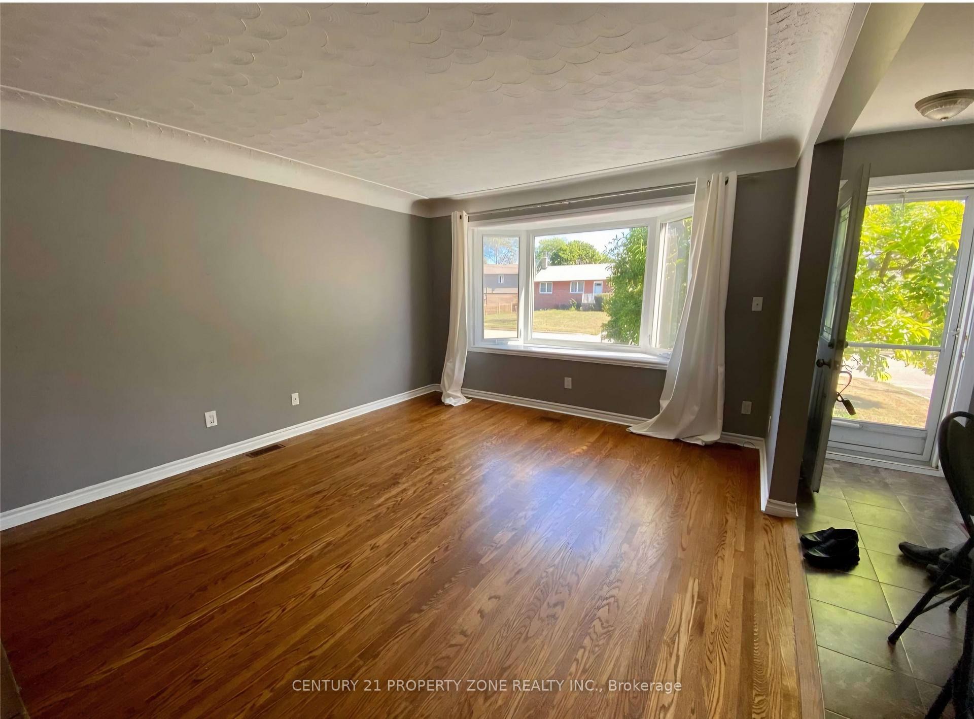 Photo 3 of 5439 Cornwall Crescent, Burlington, Appleby — HOMEH