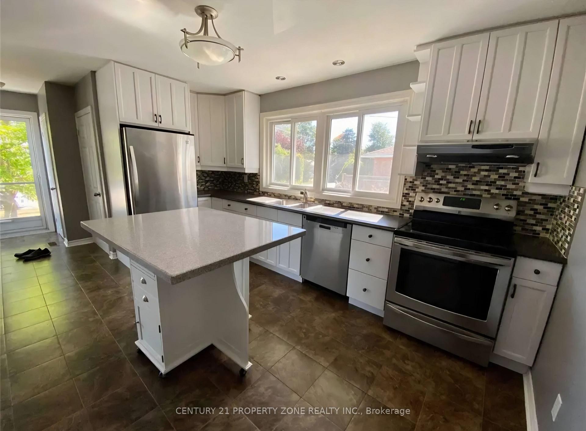 Photo 4 of 5439 Cornwall Crescent, Burlington, Appleby — HOMEH