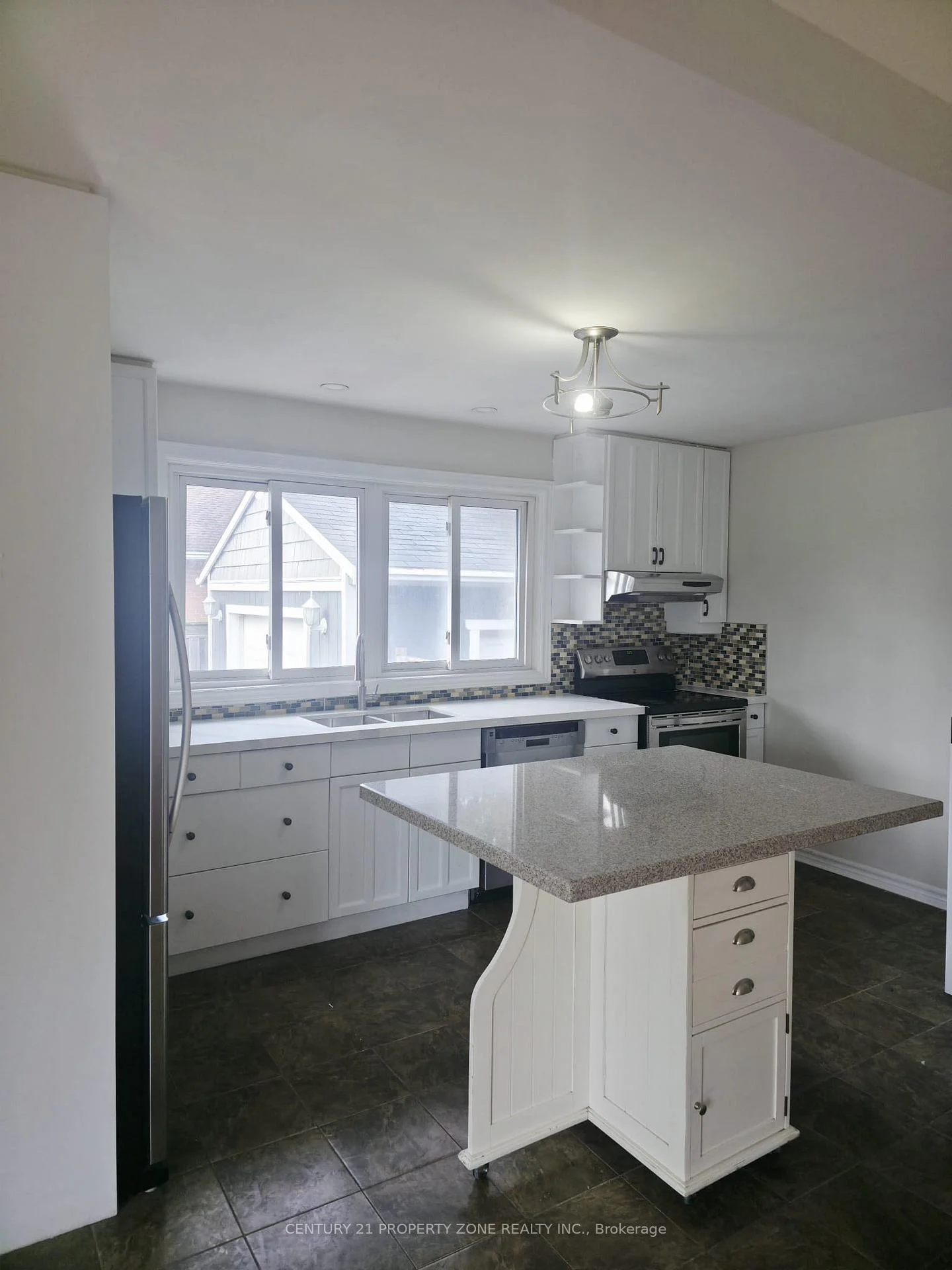 Photo 5 of 5439 Cornwall Crescent, Burlington, Appleby — HOMEH
