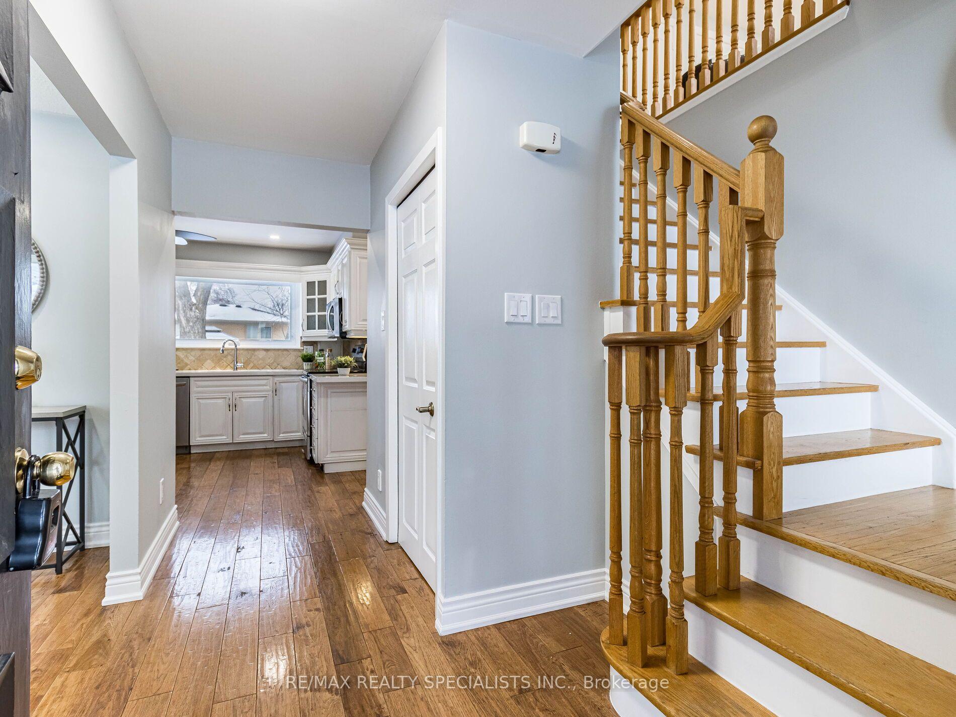 Photo 4 of 6 Norval Crescent, Brampton, Brampton East — HOMEH