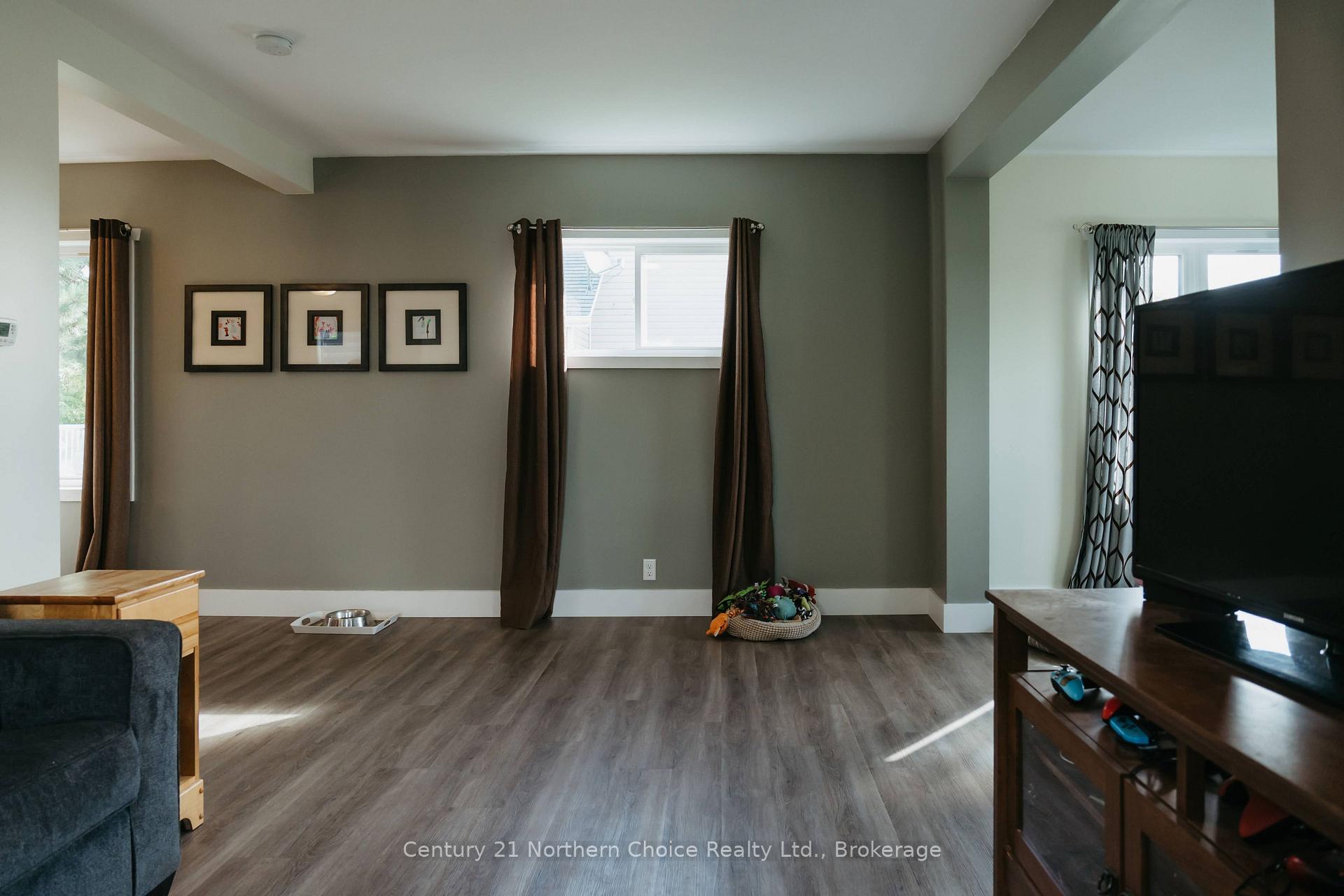 Photo 8 of 44 Peter Street, Kenora, Norman — HOMEH