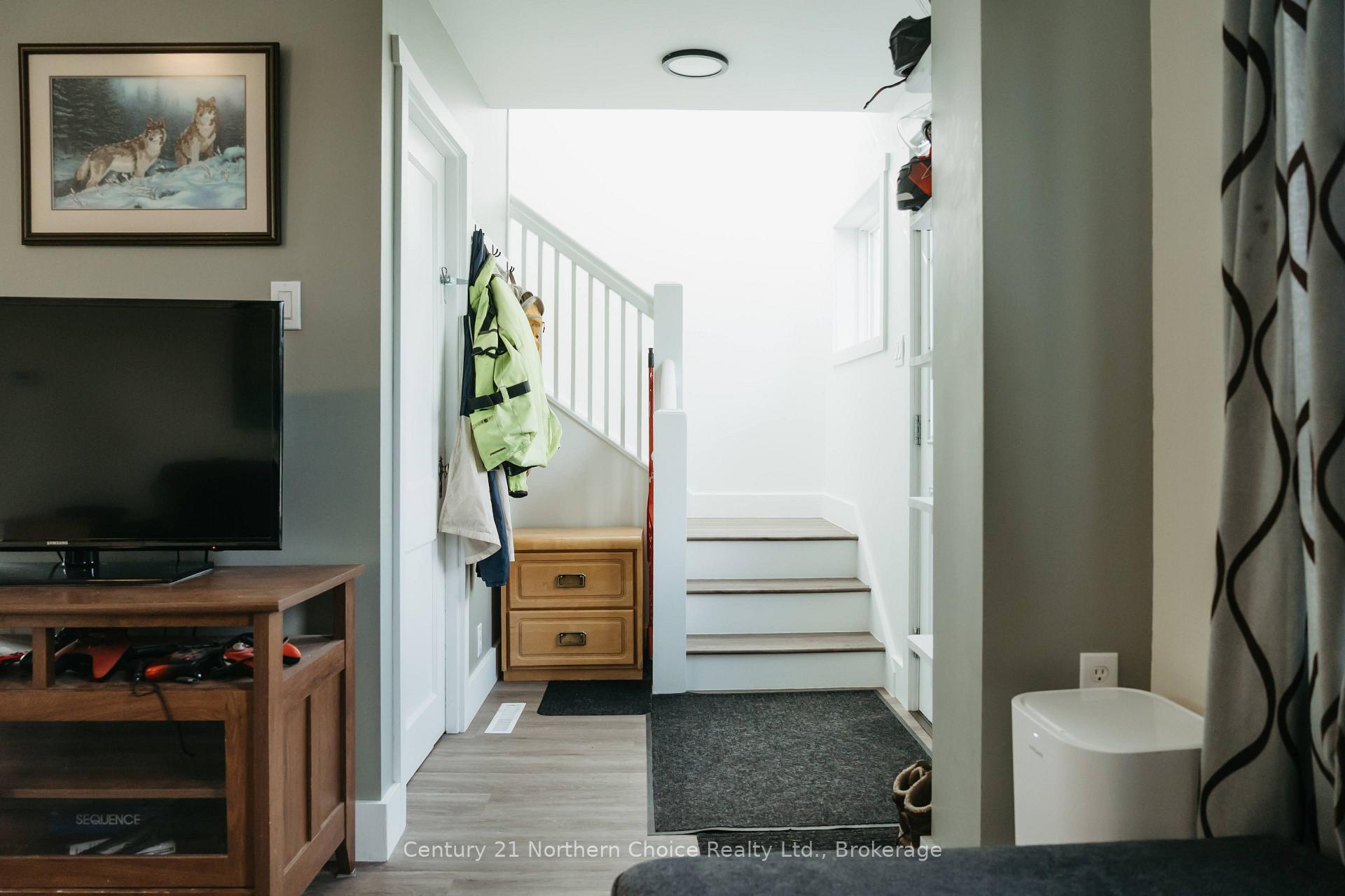Photo 7 of 44 Peter Street, Kenora, Norman — HOMEH