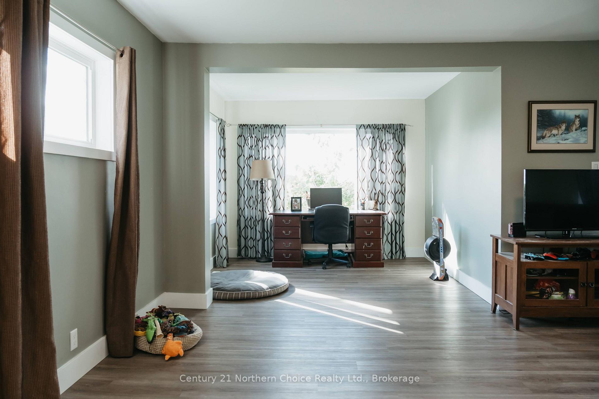Photo 9 of 44 Peter Street, Kenora, Norman — HOMEH